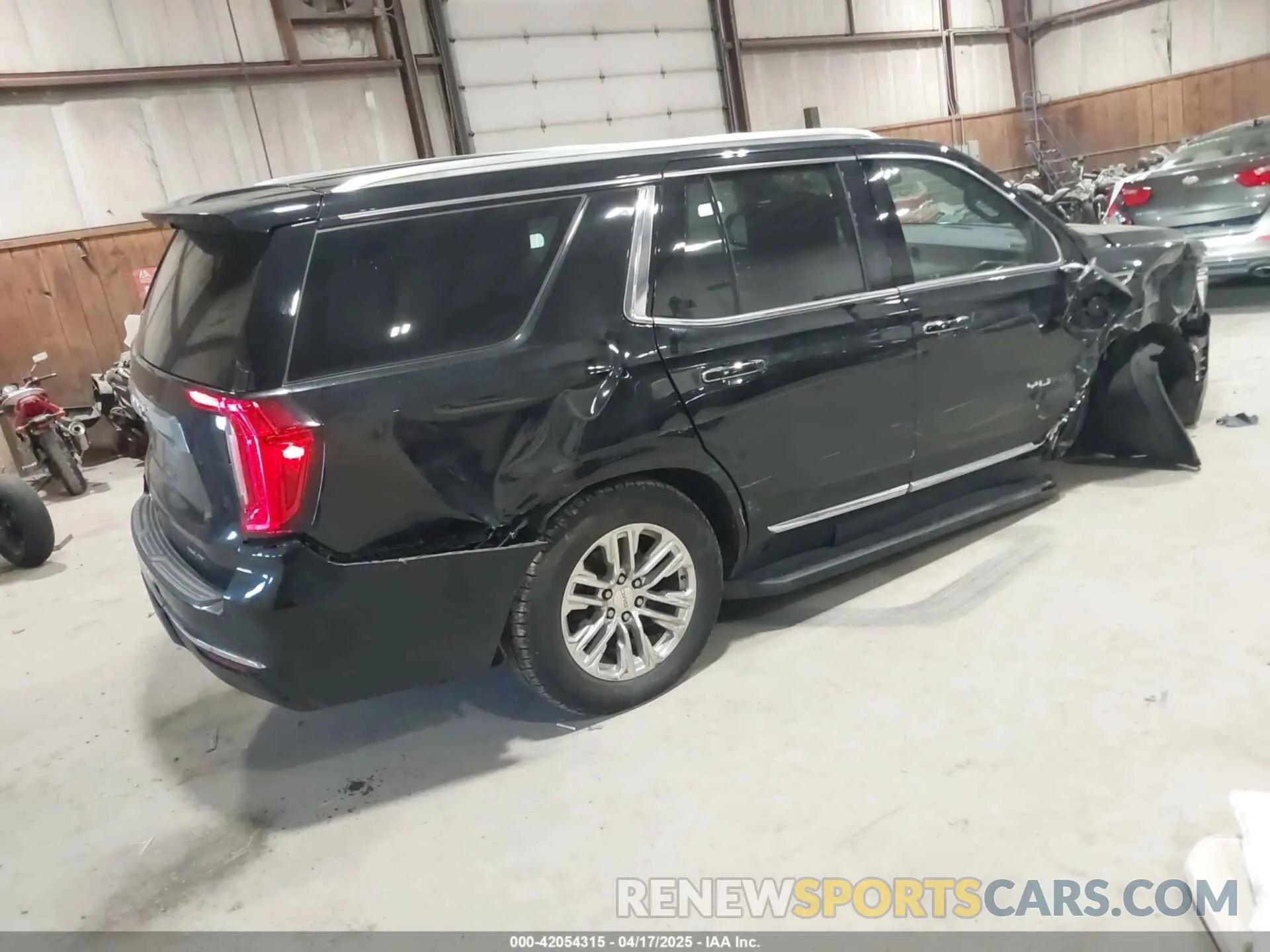 4 Photograph of a damaged car 1GKS2BKD2MR185771 GMC YUKON 2021