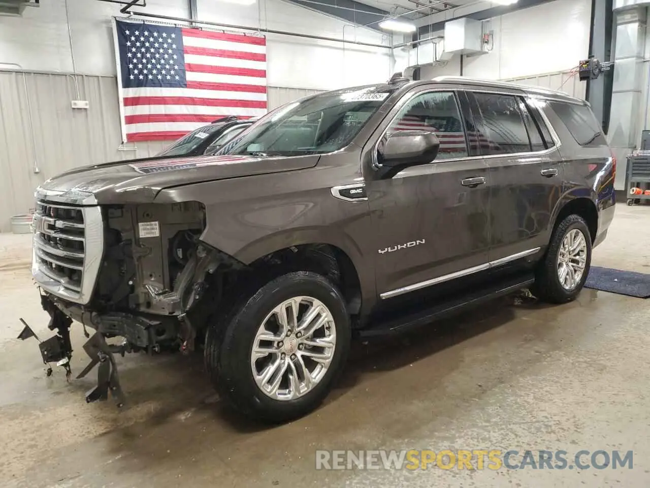 1 Photograph of a damaged car 1GKS2BKD2MR276684 GMC YUKON 2021