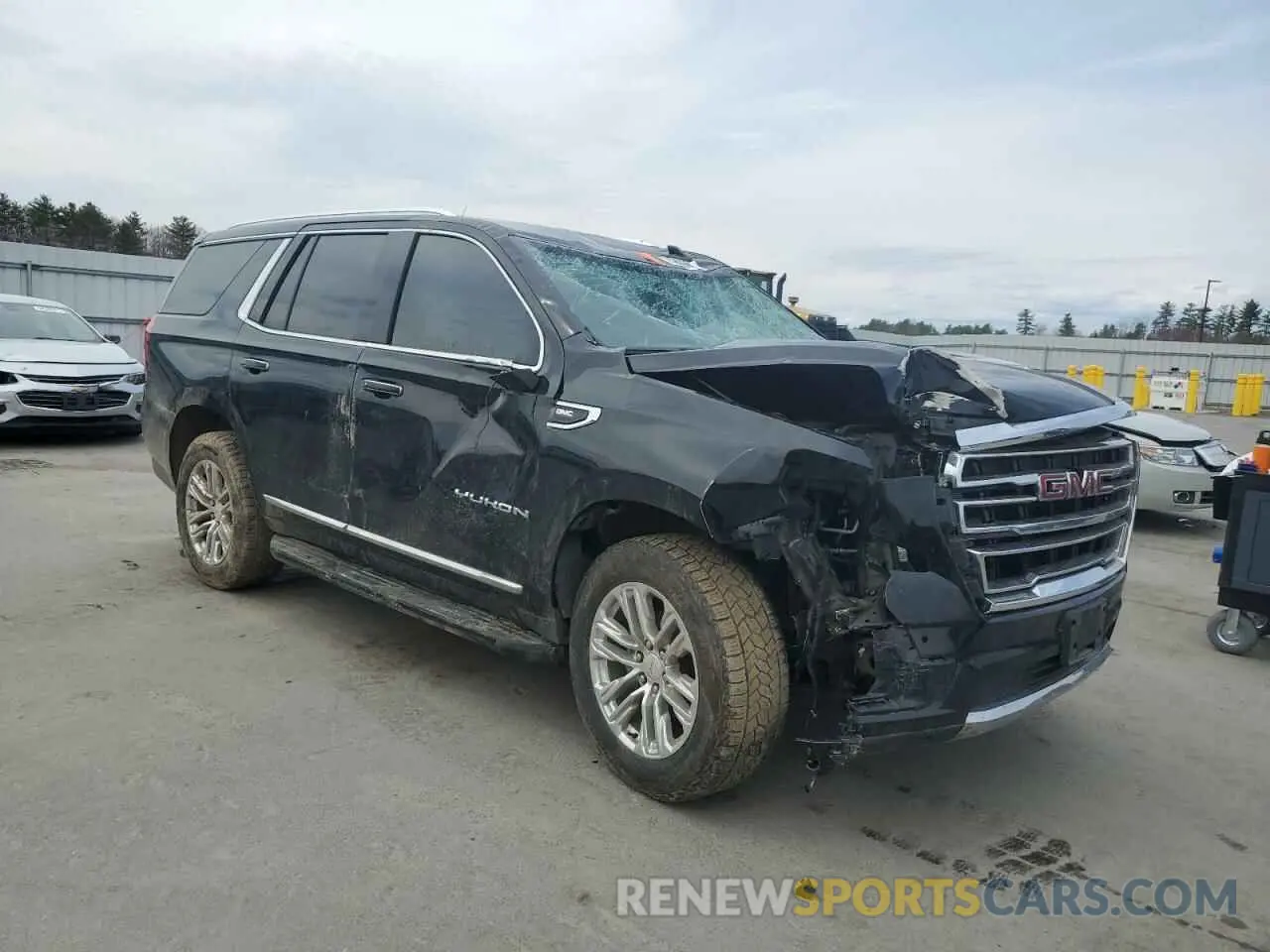 4 Photograph of a damaged car 1GKS2BKD2MR478652 GMC YUKON 2021