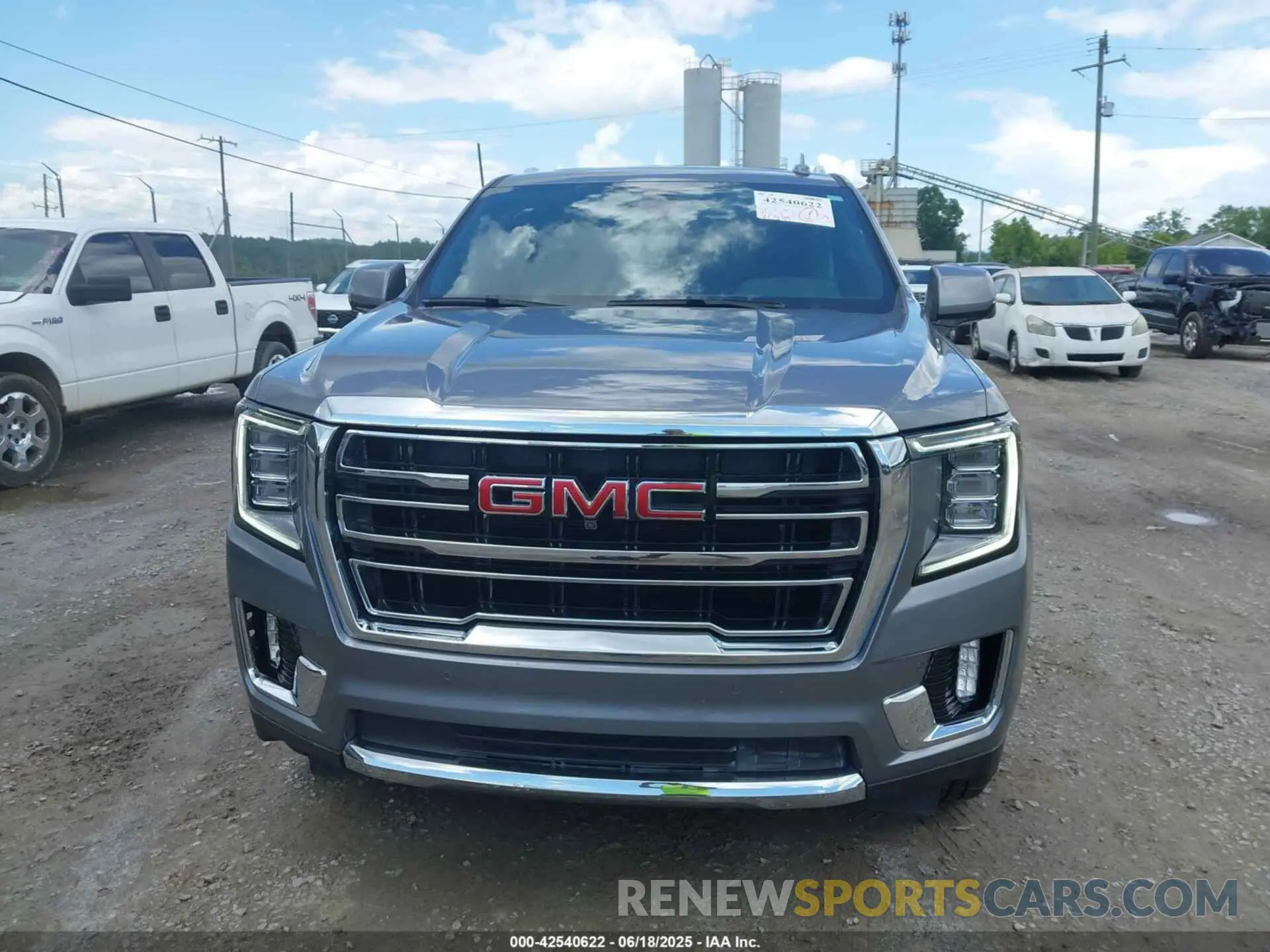 12 Photograph of a damaged car 1GKS2BKD3MR433011 GMC YUKON 2021