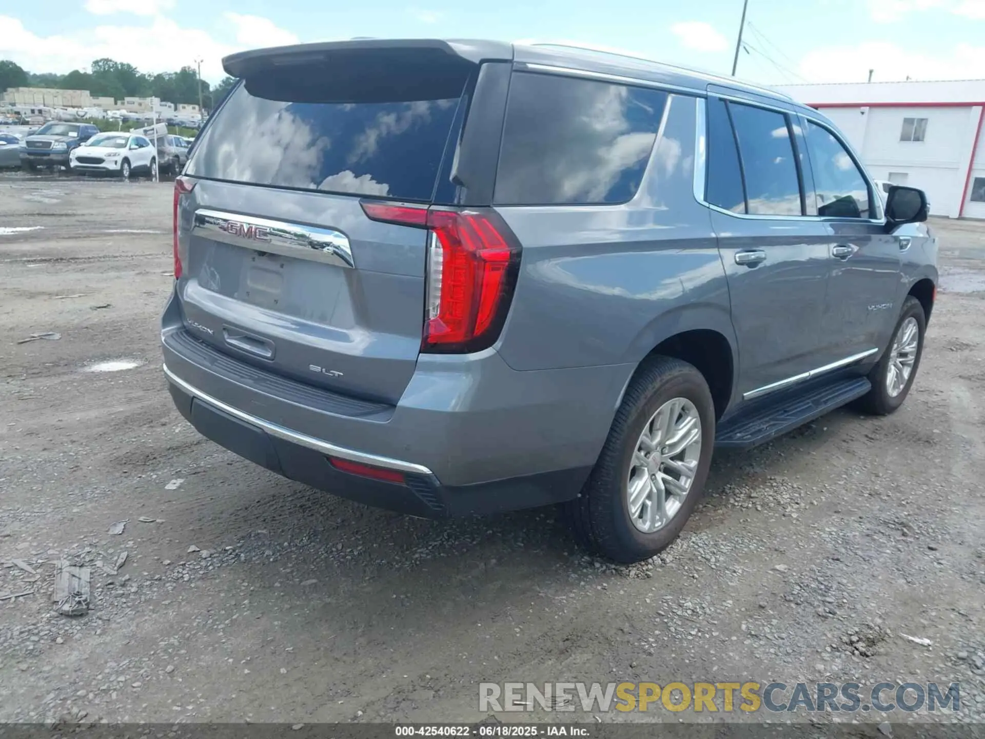 4 Photograph of a damaged car 1GKS2BKD3MR433011 GMC YUKON 2021