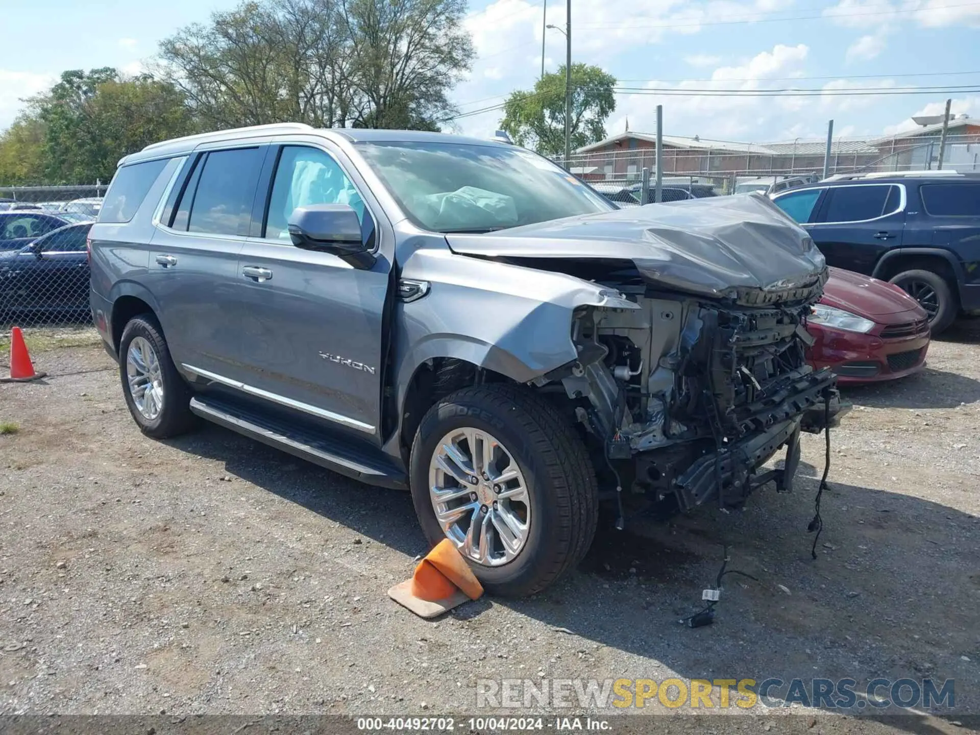 1 Photograph of a damaged car 1GKS2BKD4MR125362 GMC YUKON 2021