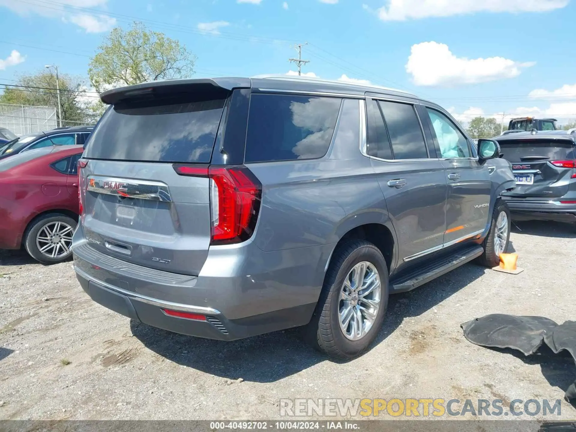 4 Photograph of a damaged car 1GKS2BKD4MR125362 GMC YUKON 2021