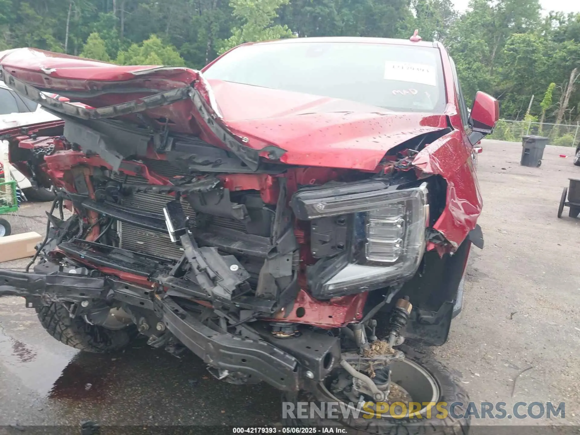 19 Photograph of a damaged car 1GKS2BKD4MR448858 GMC YUKON 2021