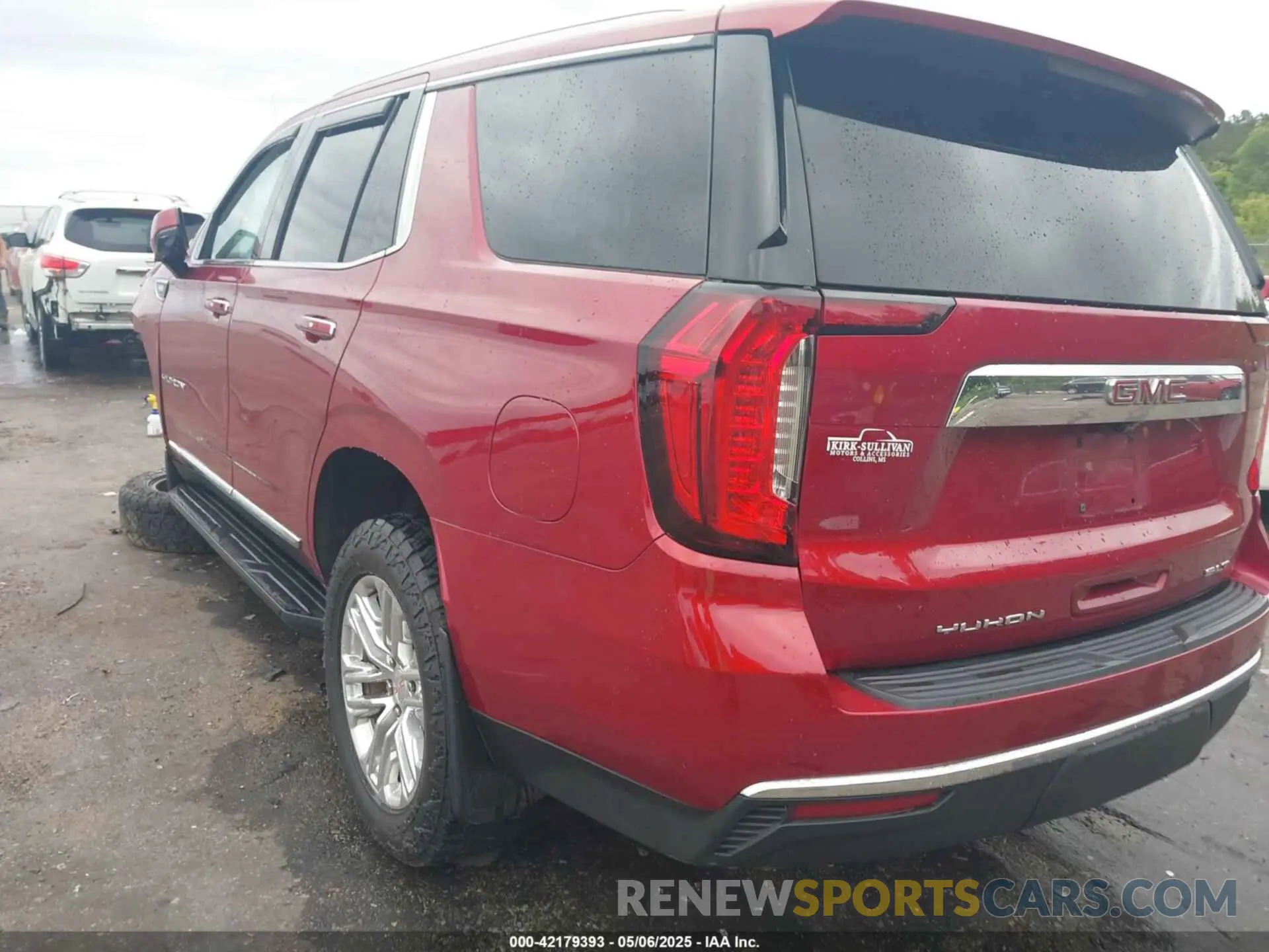 3 Photograph of a damaged car 1GKS2BKD4MR448858 GMC YUKON 2021