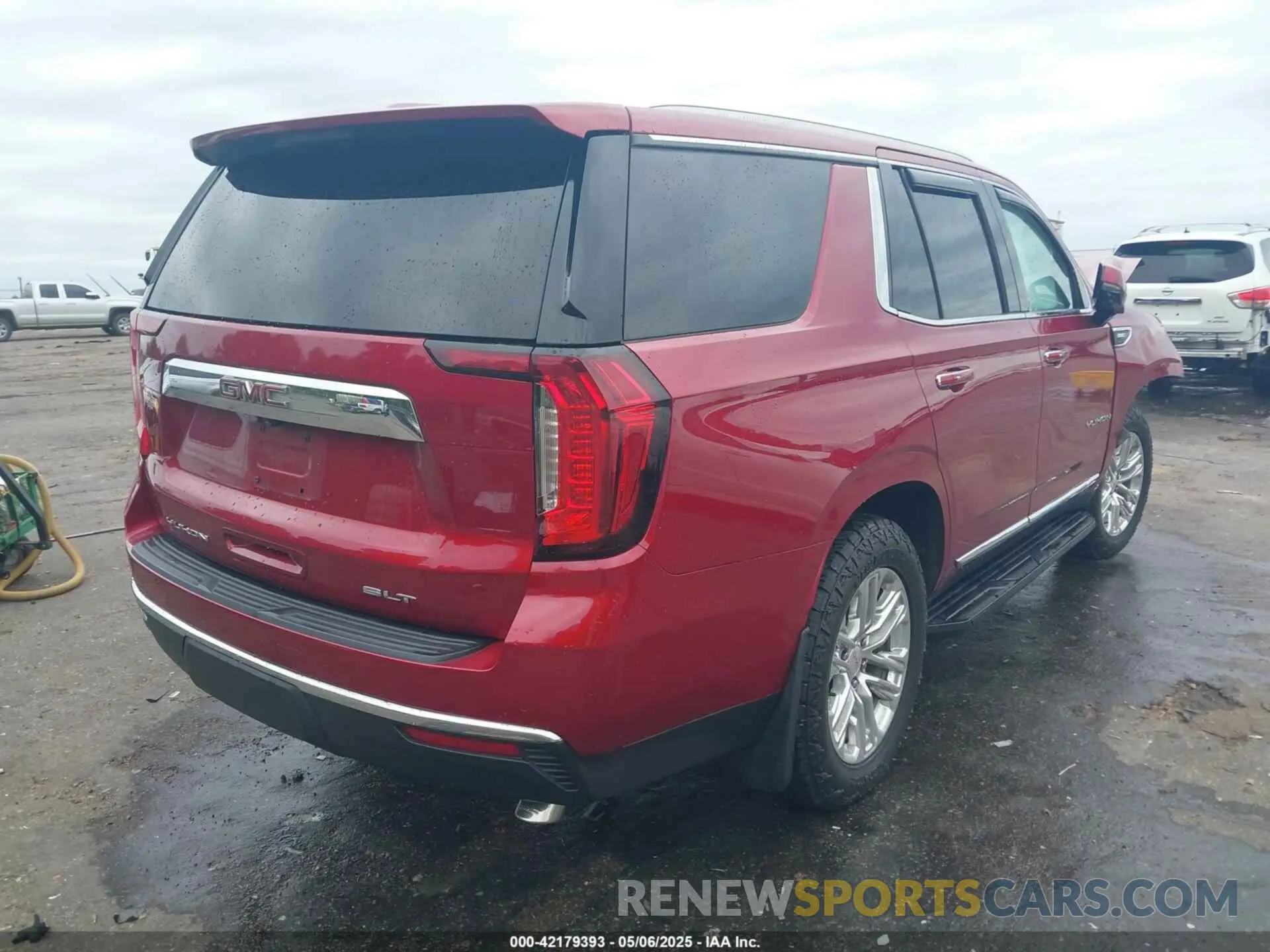 4 Photograph of a damaged car 1GKS2BKD4MR448858 GMC YUKON 2021