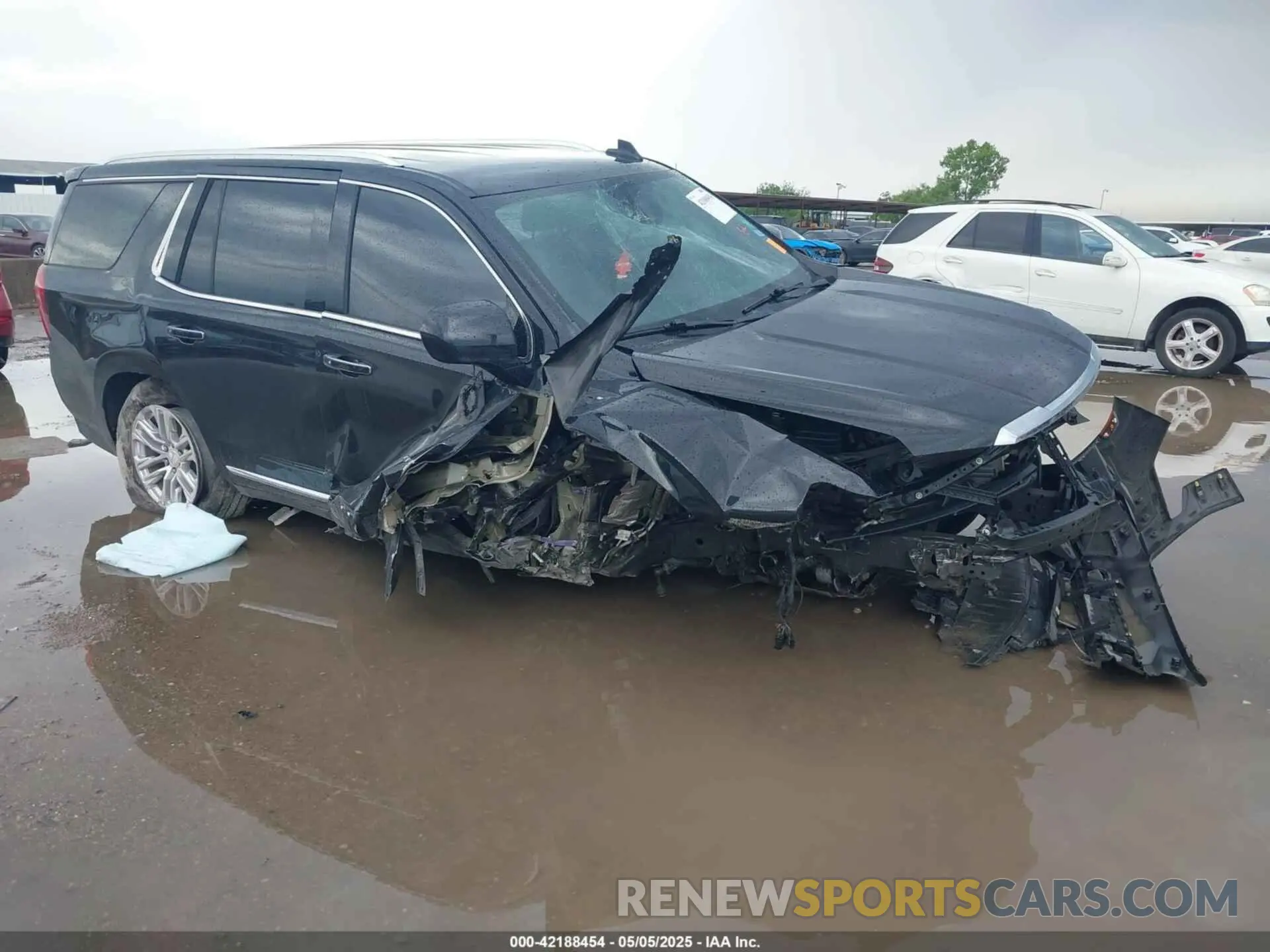 1 Photograph of a damaged car 1GKS2BKD5MR273228 GMC YUKON 2021
