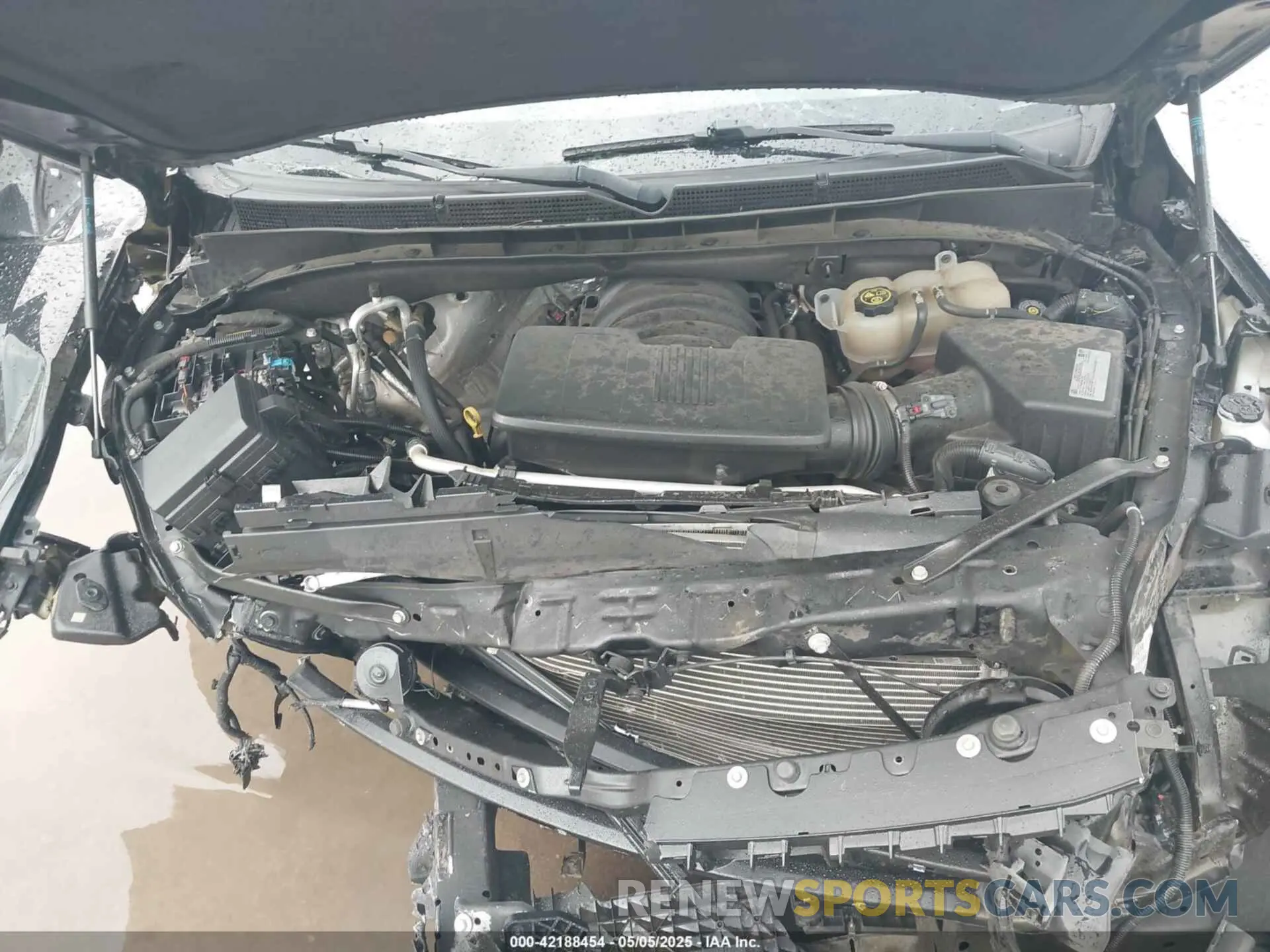 10 Photograph of a damaged car 1GKS2BKD5MR273228 GMC YUKON 2021