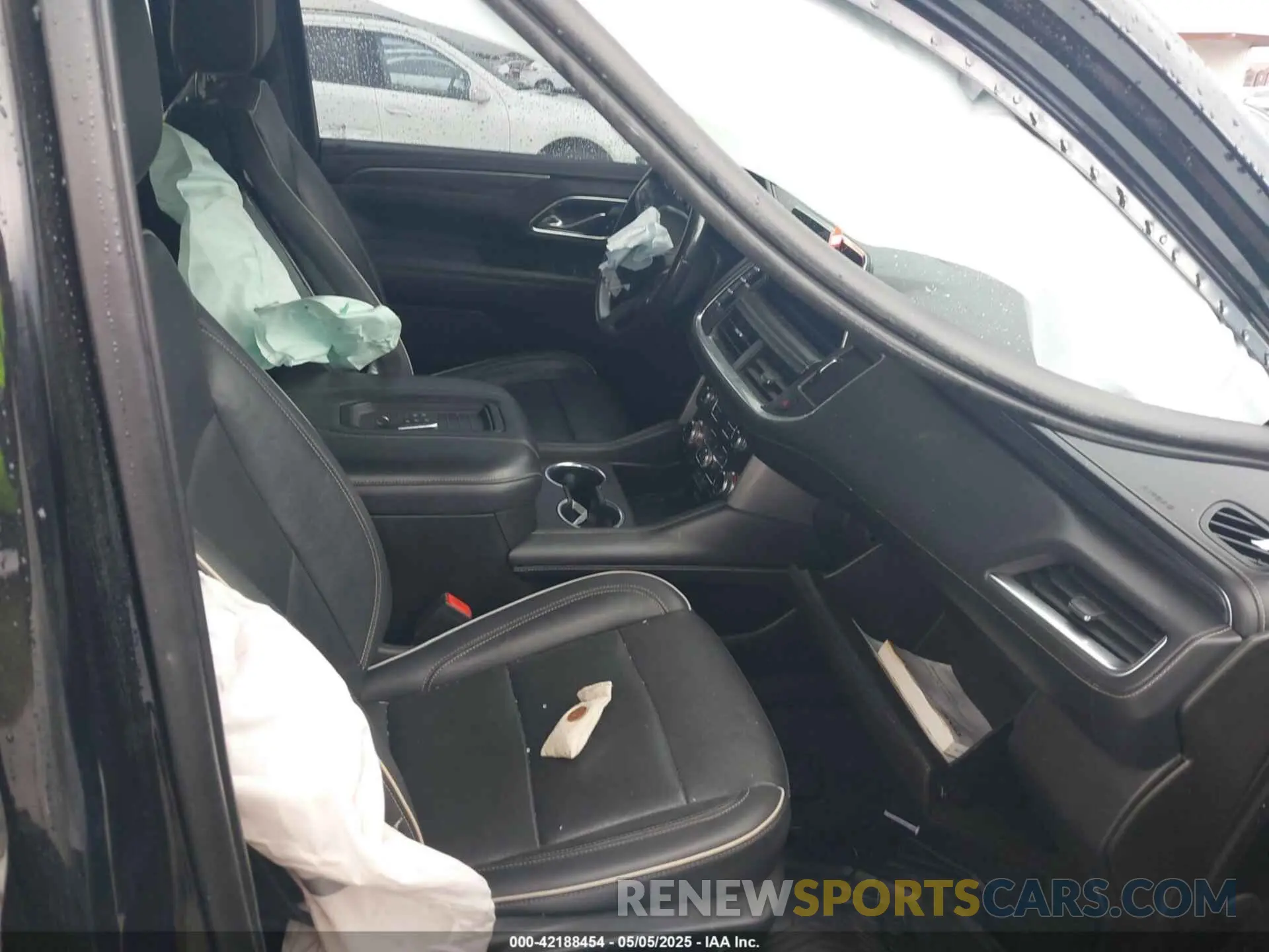 5 Photograph of a damaged car 1GKS2BKD5MR273228 GMC YUKON 2021