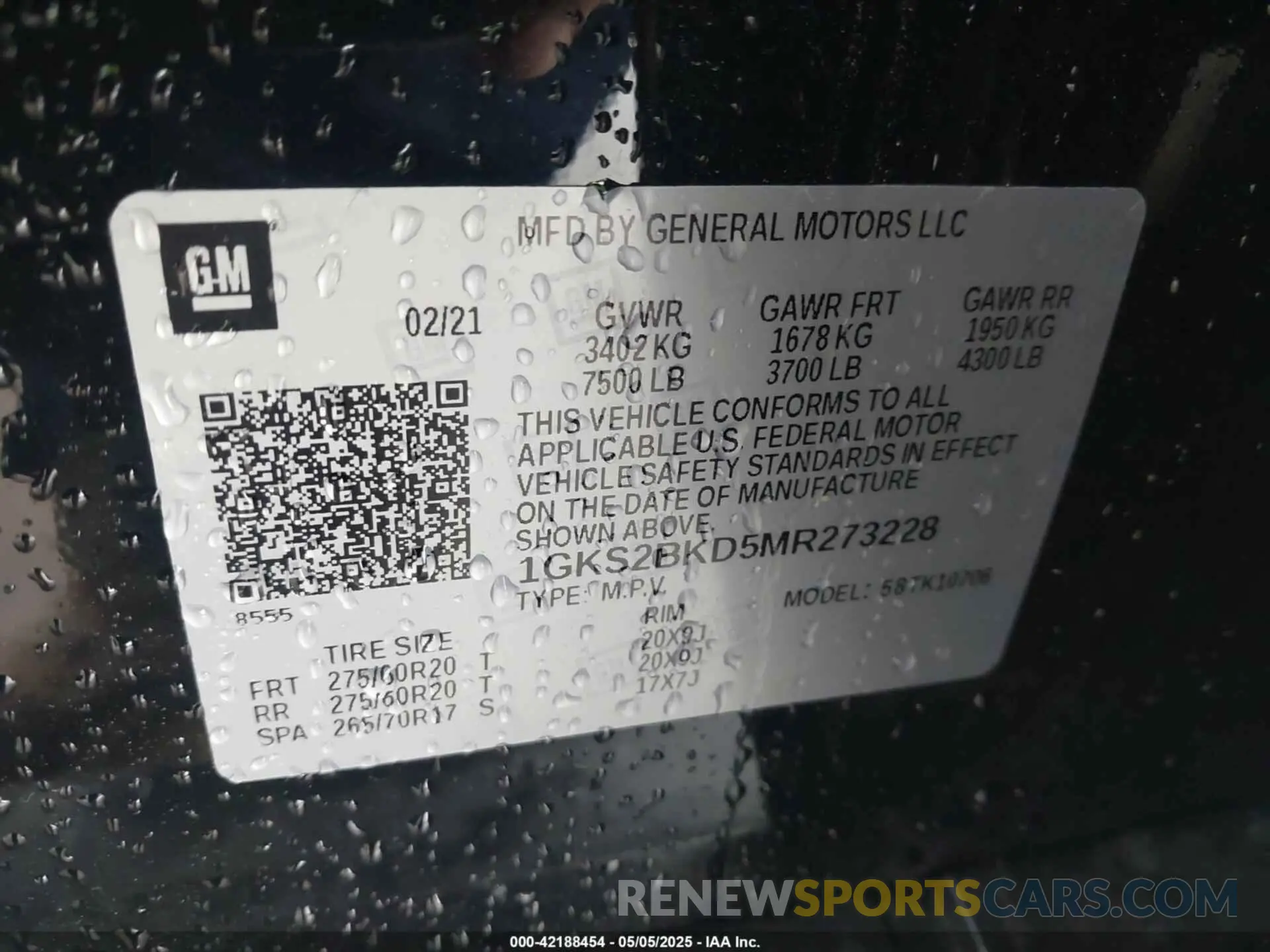 9 Photograph of a damaged car 1GKS2BKD5MR273228 GMC YUKON 2021