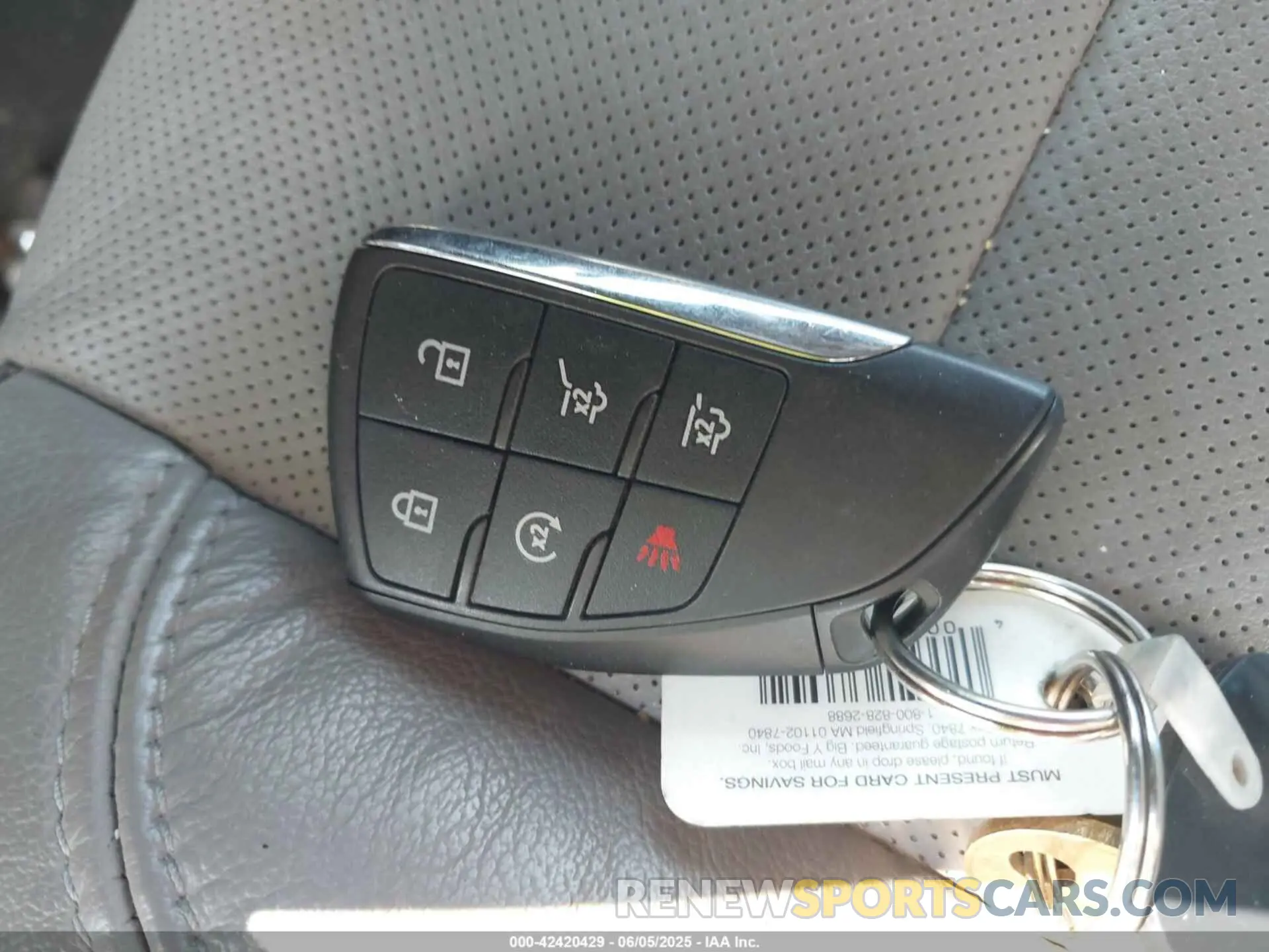 11 Photograph of a damaged car 1GKS2BKD6MR215984 GMC YUKON 2021