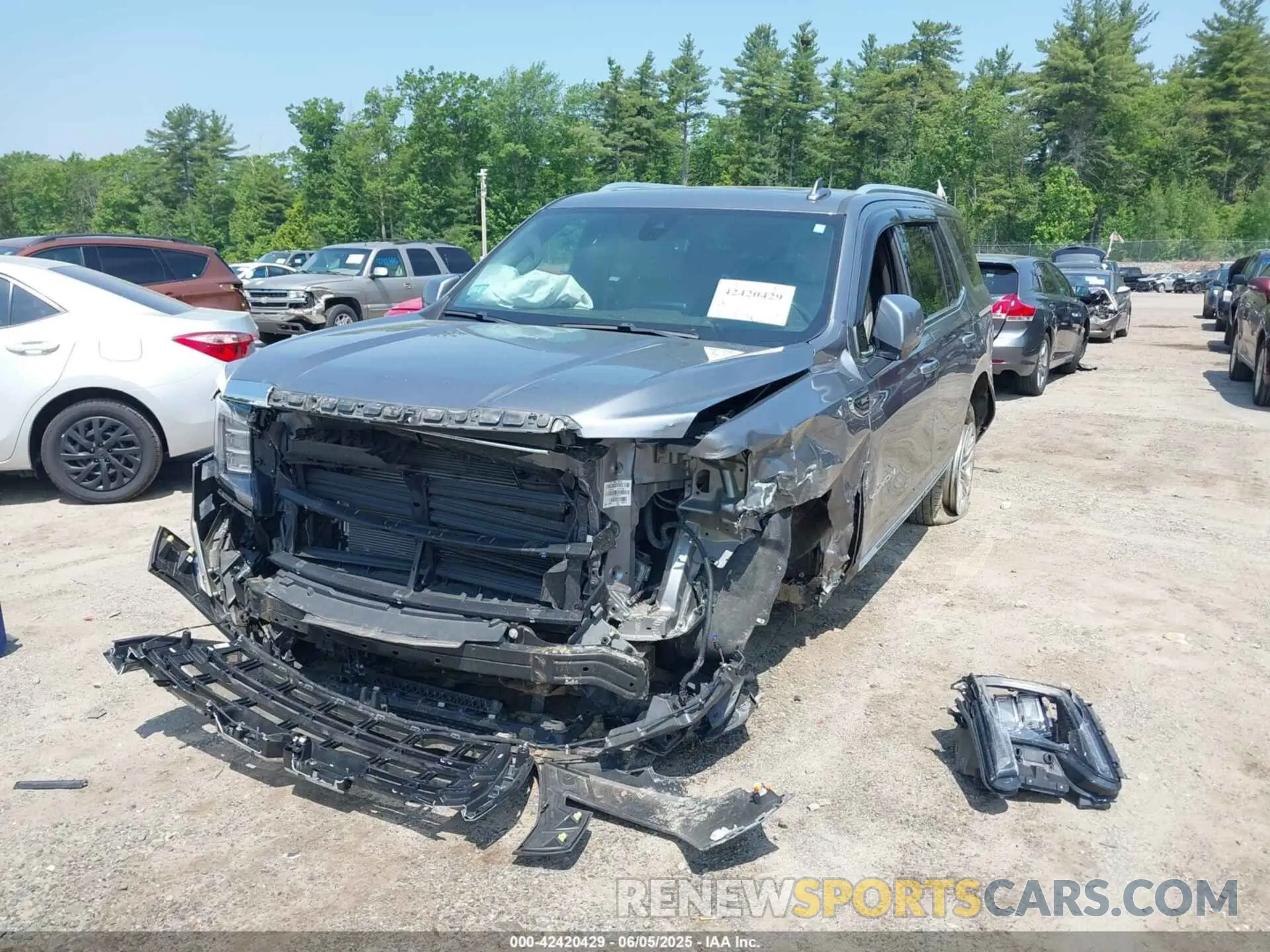 12 Photograph of a damaged car 1GKS2BKD6MR215984 GMC YUKON 2021