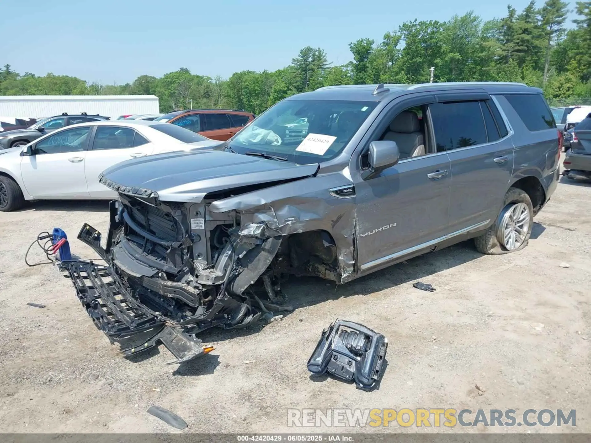 2 Photograph of a damaged car 1GKS2BKD6MR215984 GMC YUKON 2021