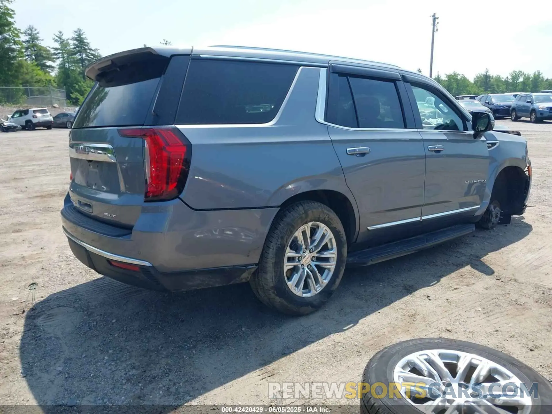 4 Photograph of a damaged car 1GKS2BKD6MR215984 GMC YUKON 2021