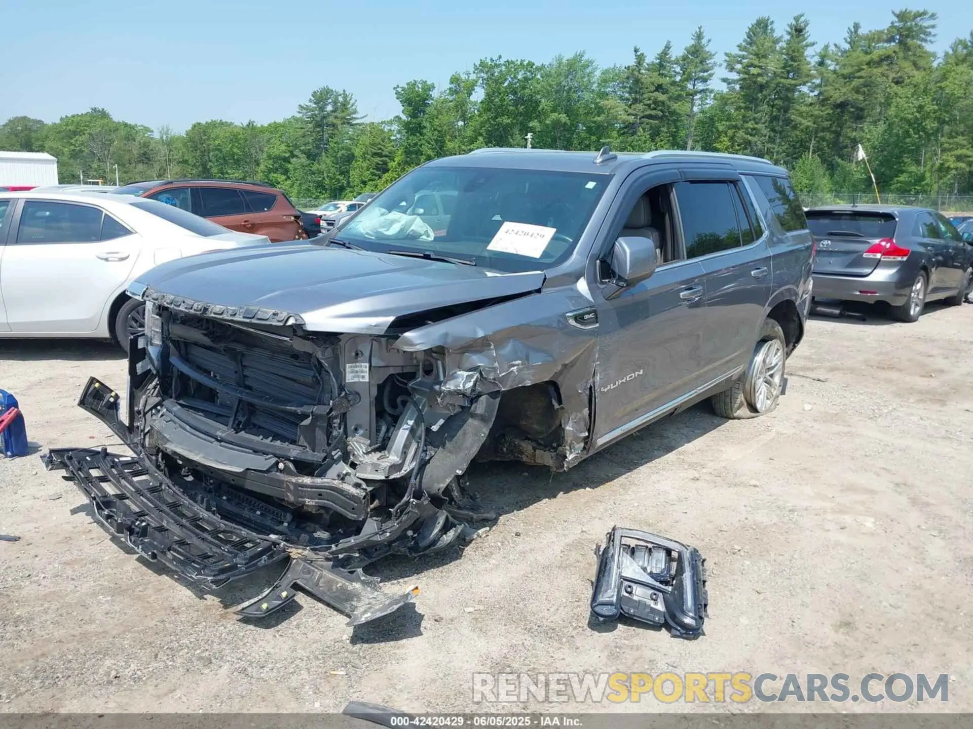6 Photograph of a damaged car 1GKS2BKD6MR215984 GMC YUKON 2021