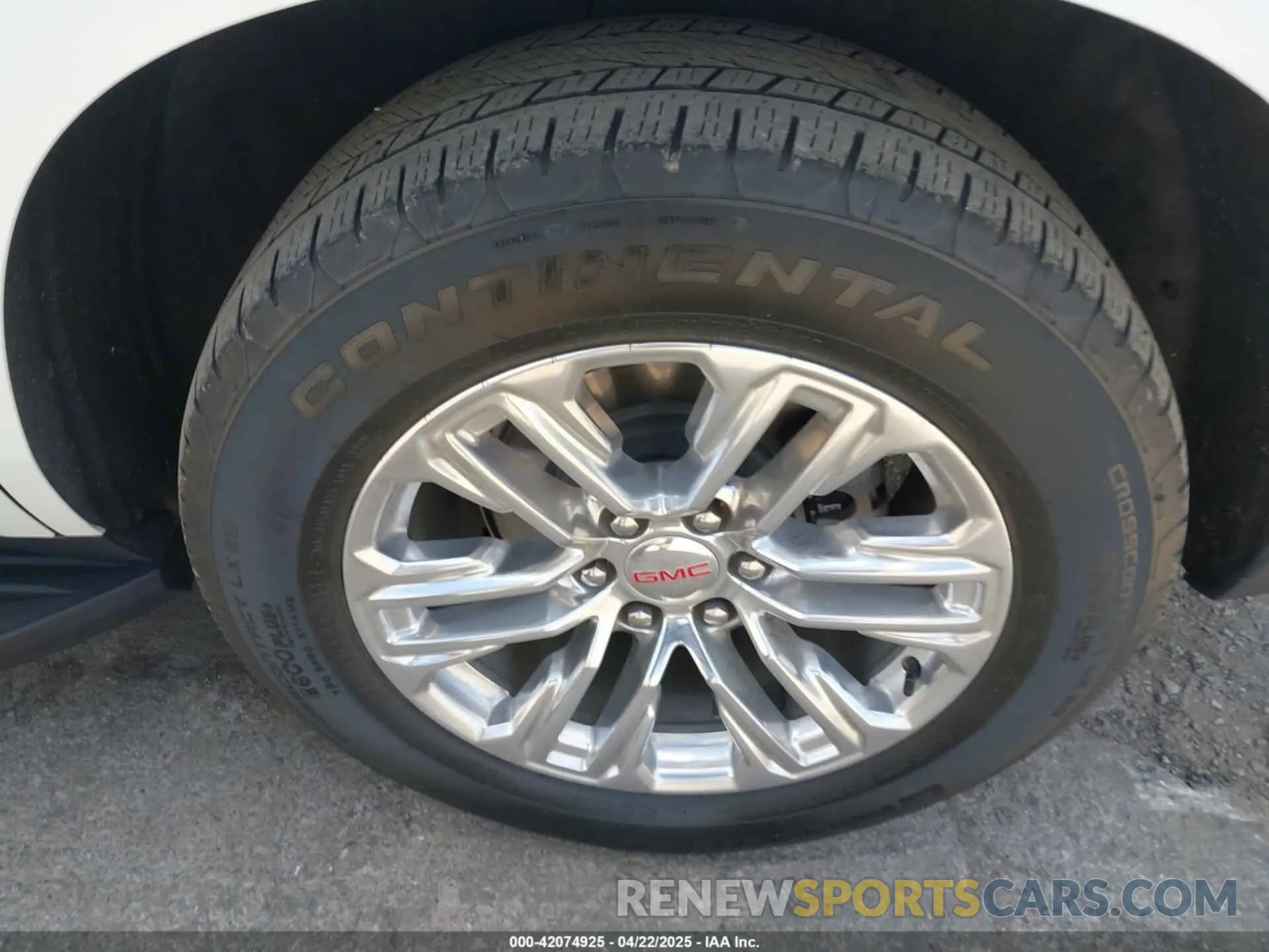 12 Photograph of a damaged car 1GKS2BKDXMR221495 GMC YUKON 2021