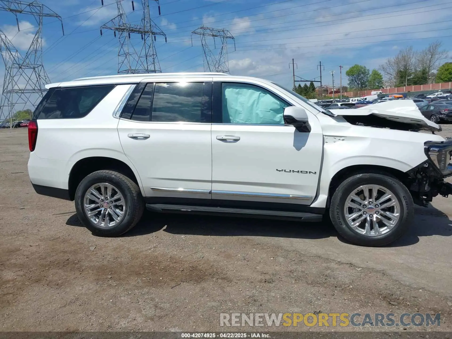 14 Photograph of a damaged car 1GKS2BKDXMR221495 GMC YUKON 2021