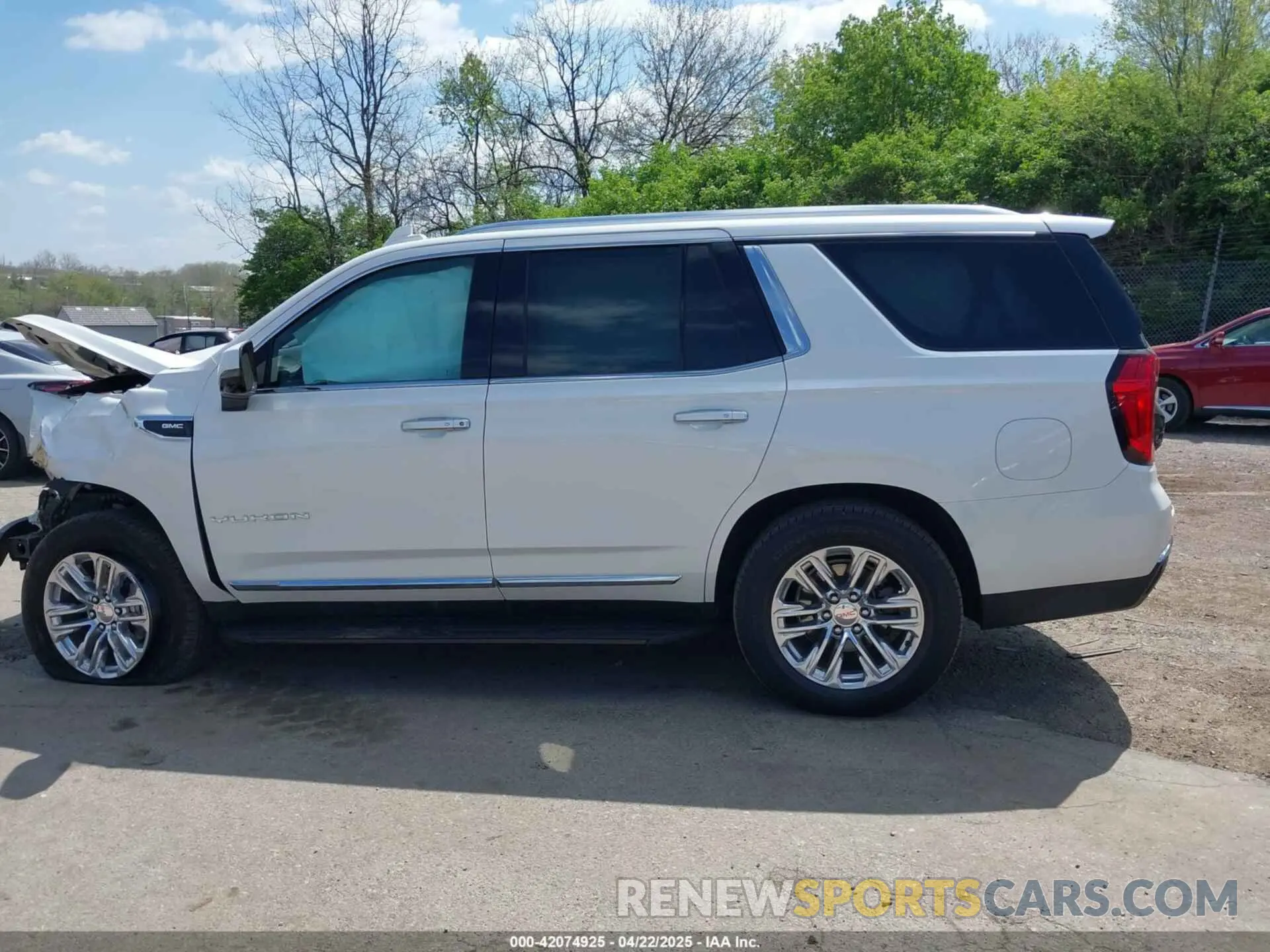 15 Photograph of a damaged car 1GKS2BKDXMR221495 GMC YUKON 2021