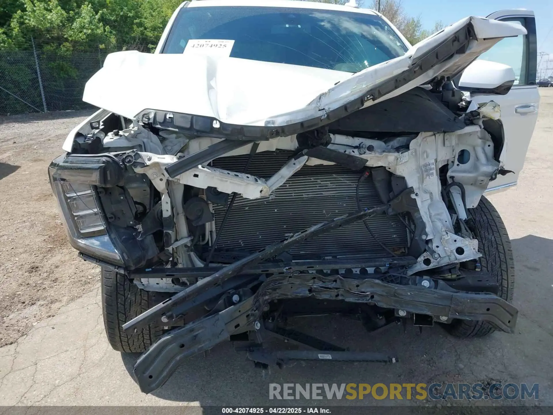 6 Photograph of a damaged car 1GKS2BKDXMR221495 GMC YUKON 2021