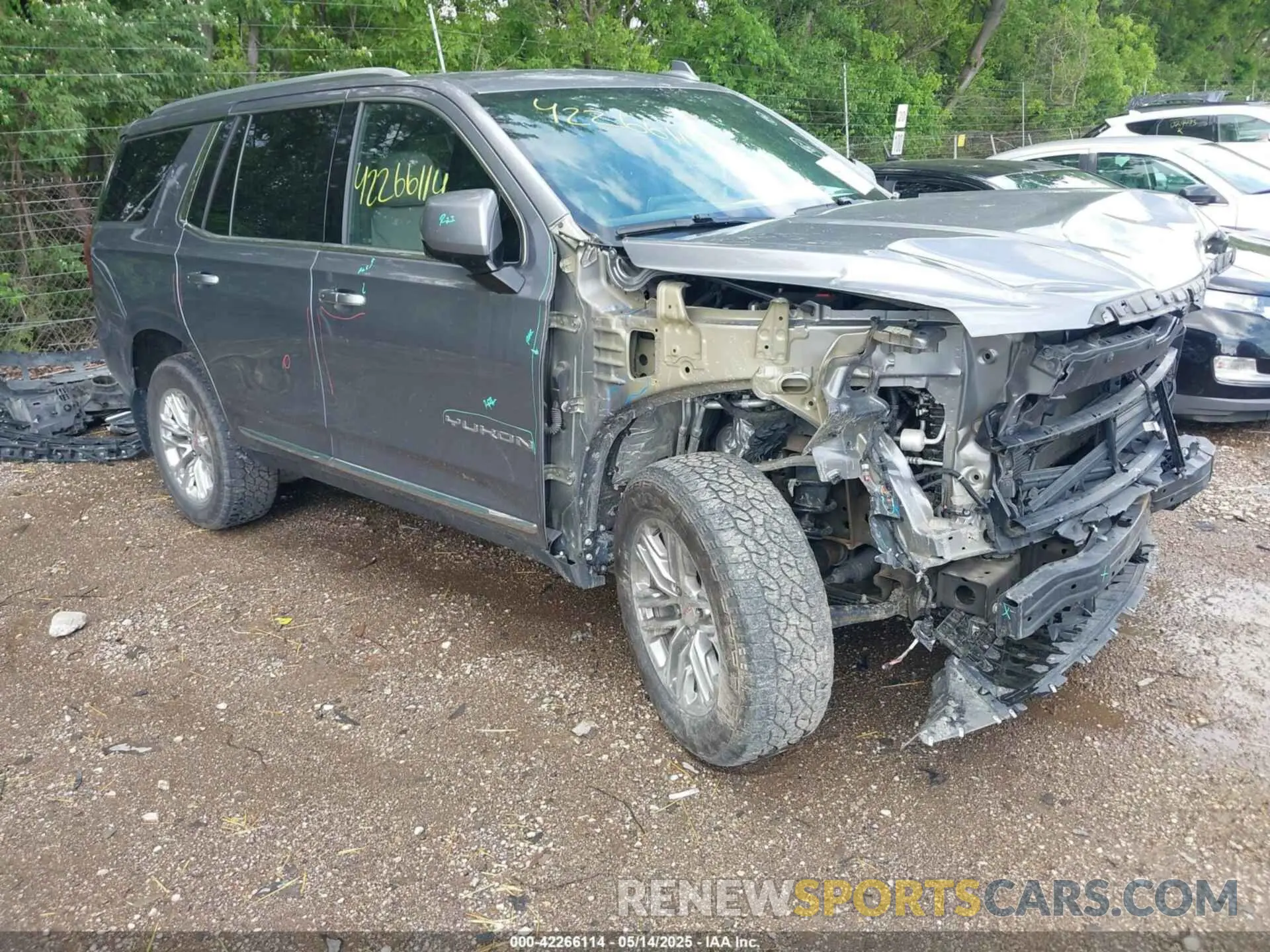 1 Photograph of a damaged car 1GKS2BKDXMR270146 GMC YUKON 2021