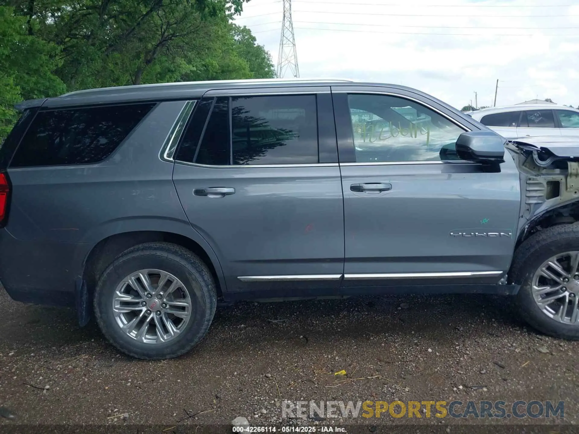 13 Photograph of a damaged car 1GKS2BKDXMR270146 GMC YUKON 2021
