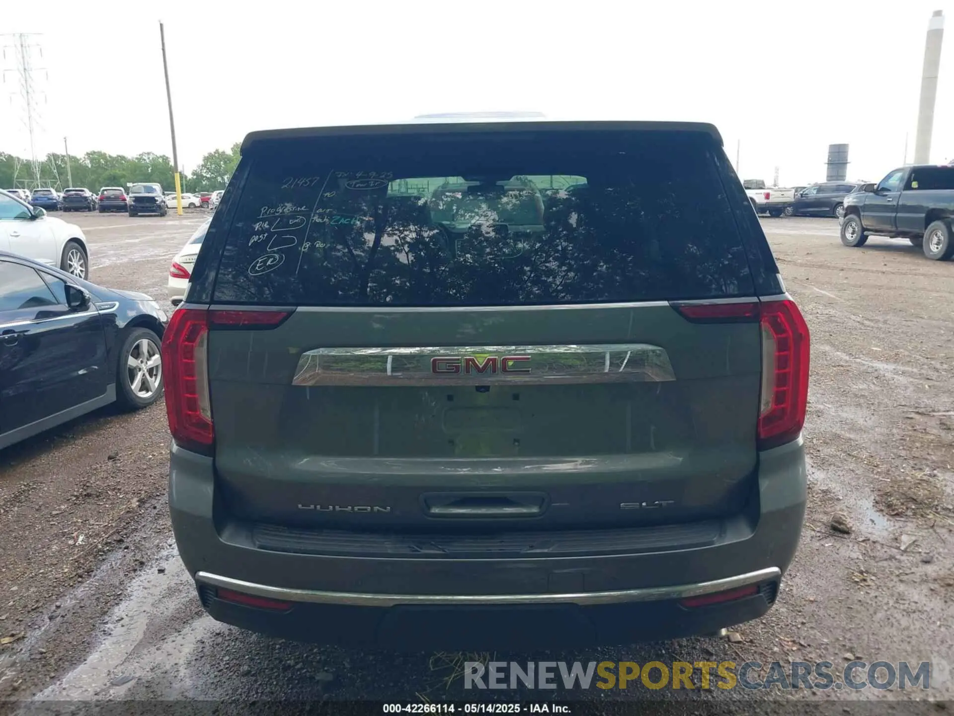16 Photograph of a damaged car 1GKS2BKDXMR270146 GMC YUKON 2021