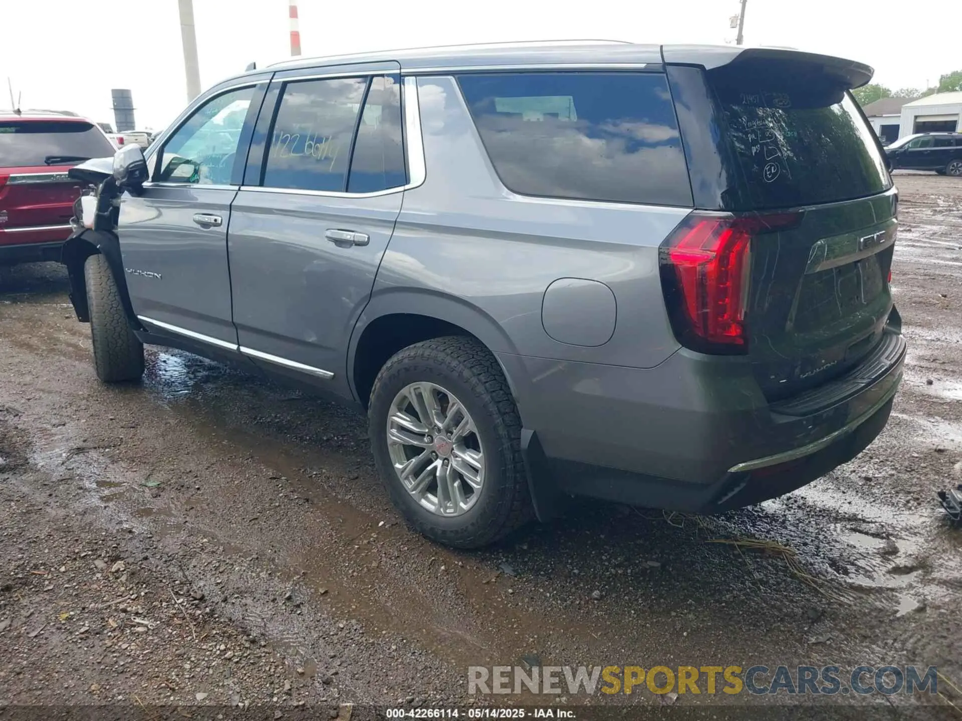 3 Photograph of a damaged car 1GKS2BKDXMR270146 GMC YUKON 2021