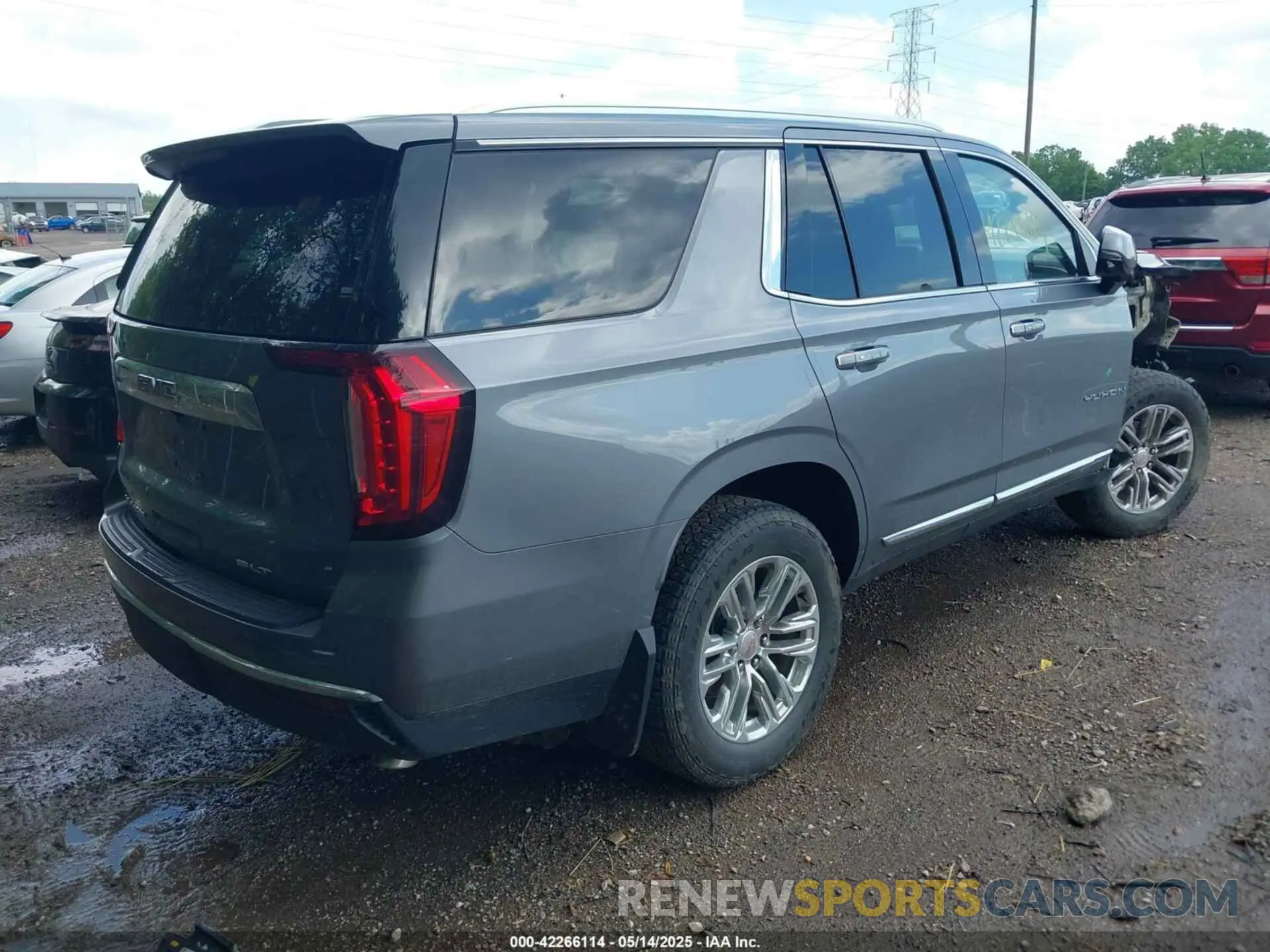 4 Photograph of a damaged car 1GKS2BKDXMR270146 GMC YUKON 2021