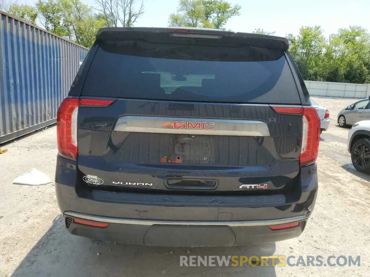 6 Photograph of a damaged car 1GKS2CKD0MR152127 GMC YUKON 2021