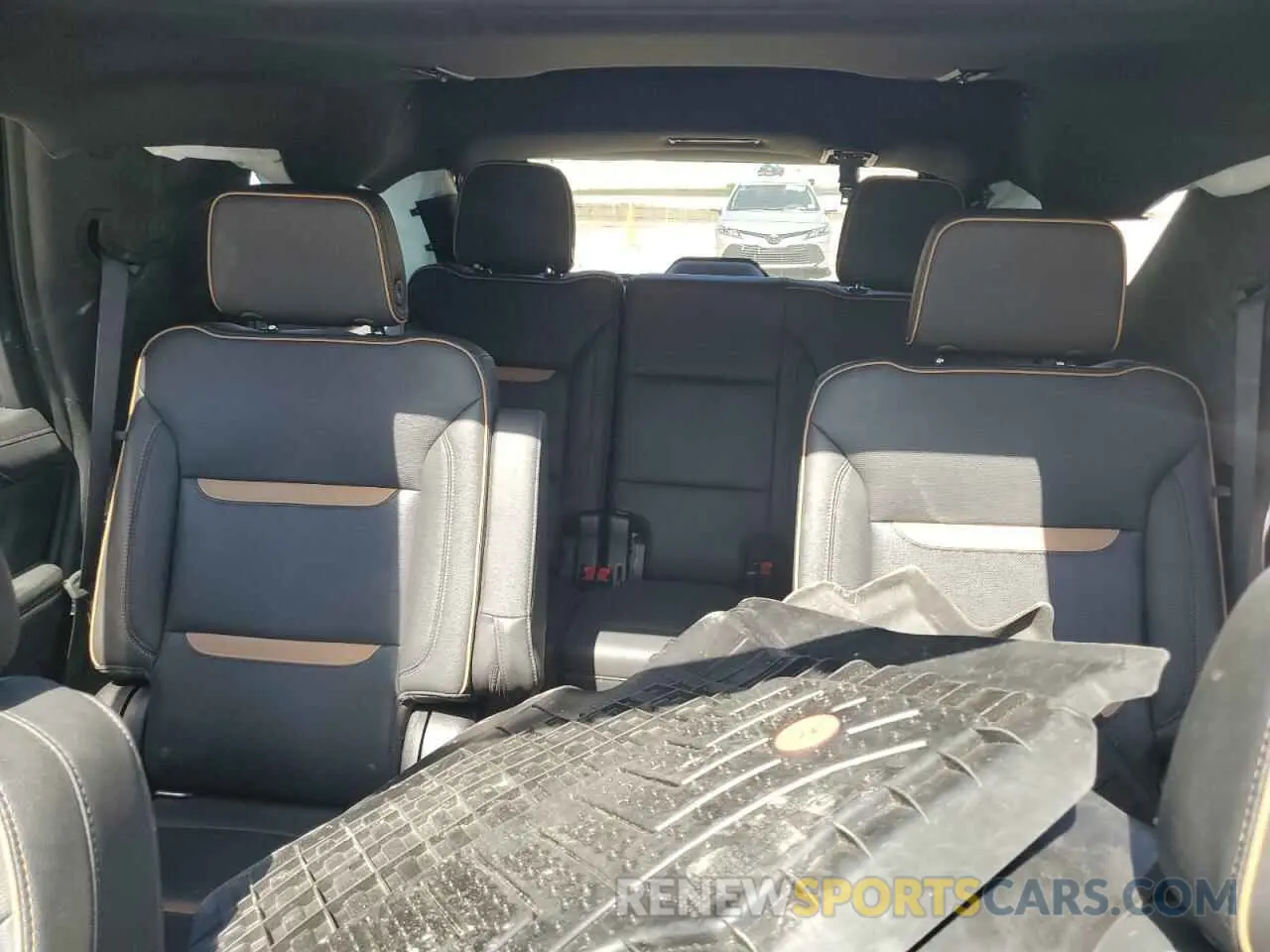 10 Photograph of a damaged car 1GKS2CKD0MR480616 GMC YUKON 2021