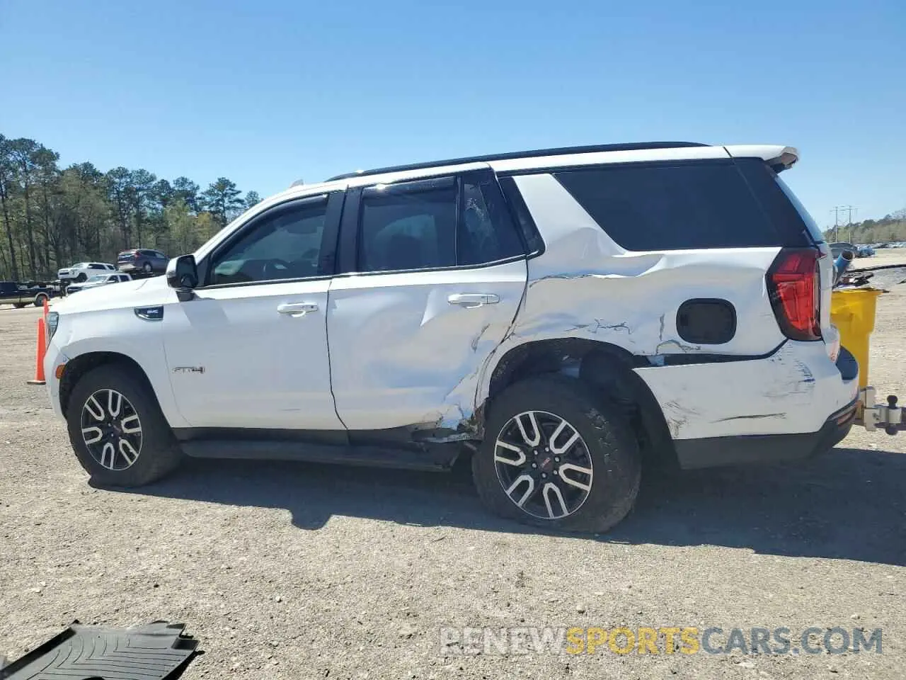 2 Photograph of a damaged car 1GKS2CKD0MR480616 GMC YUKON 2021