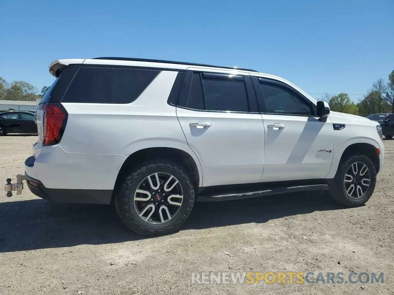3 Photograph of a damaged car 1GKS2CKD0MR480616 GMC YUKON 2021