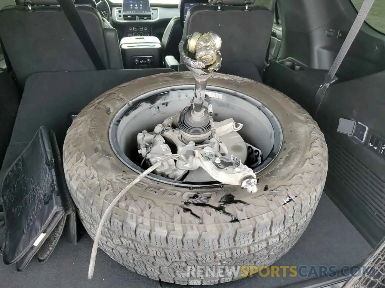 13 Photograph of a damaged car 1GKS2CKD1MR458480 GMC YUKON 2021