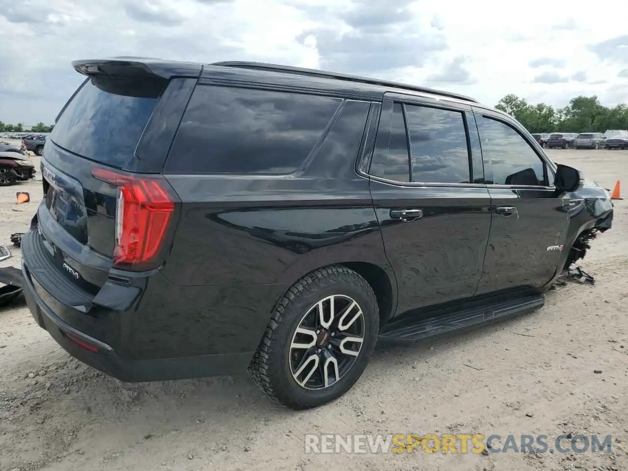 3 Photograph of a damaged car 1GKS2CKD1MR458480 GMC YUKON 2021