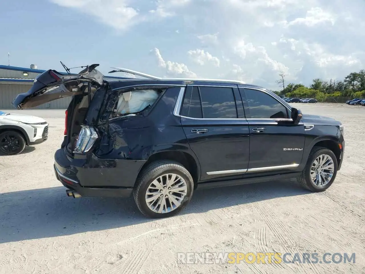 3 Photograph of a damaged car 1GKS2DKL0MR148866 GMC YUKON 2021