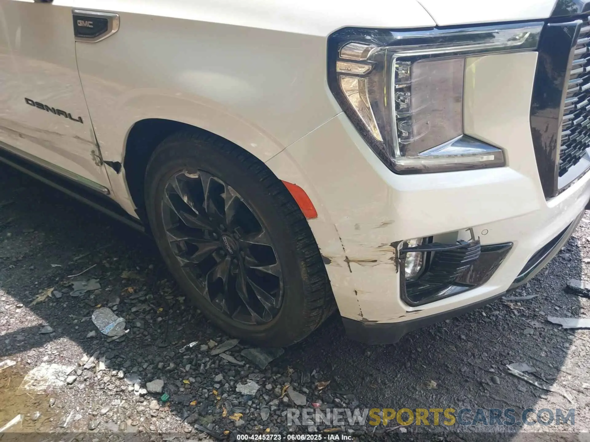 17 Photograph of a damaged car 1GKS2DKL0MR150133 GMC YUKON 2021