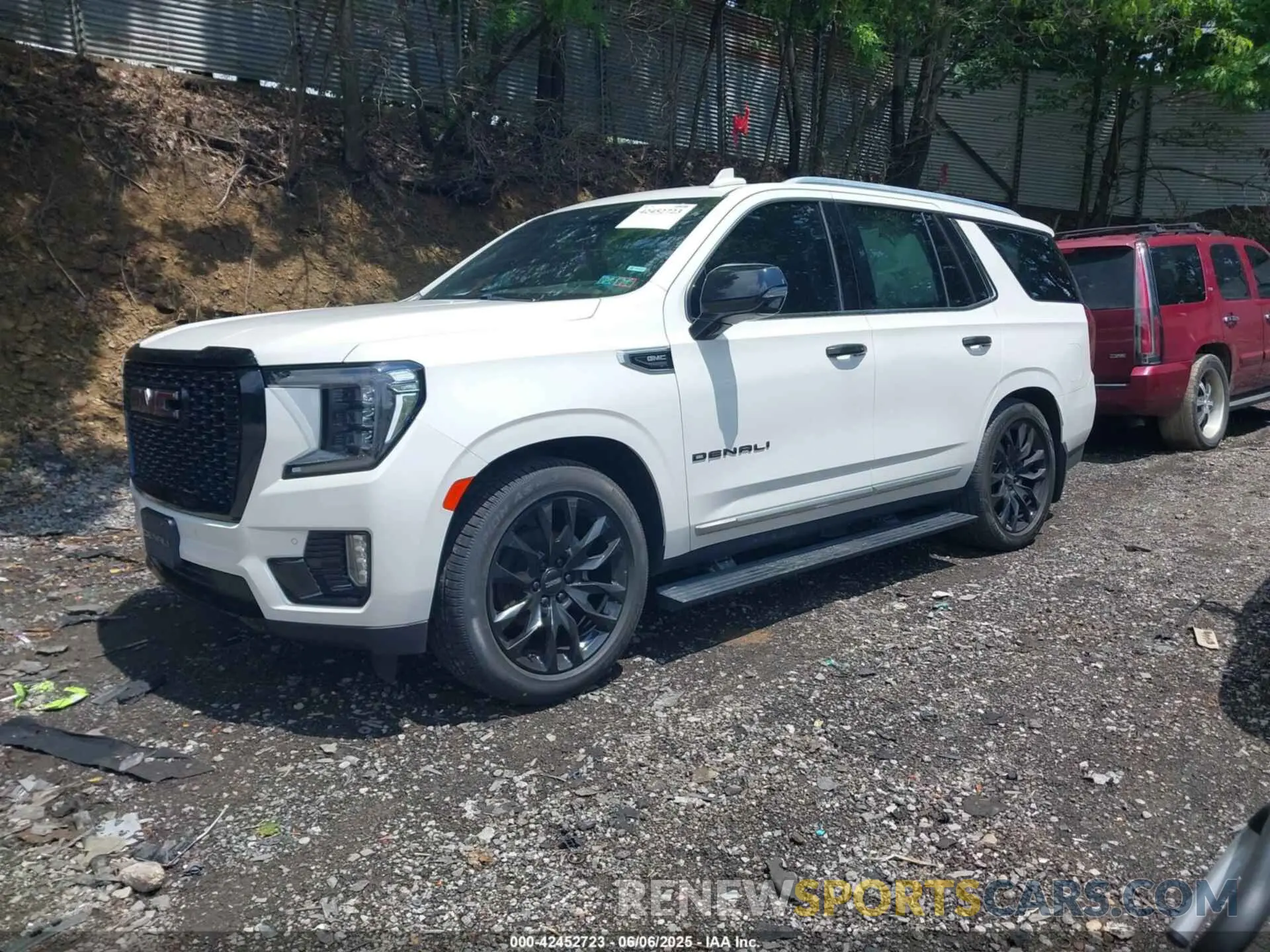 2 Photograph of a damaged car 1GKS2DKL0MR150133 GMC YUKON 2021