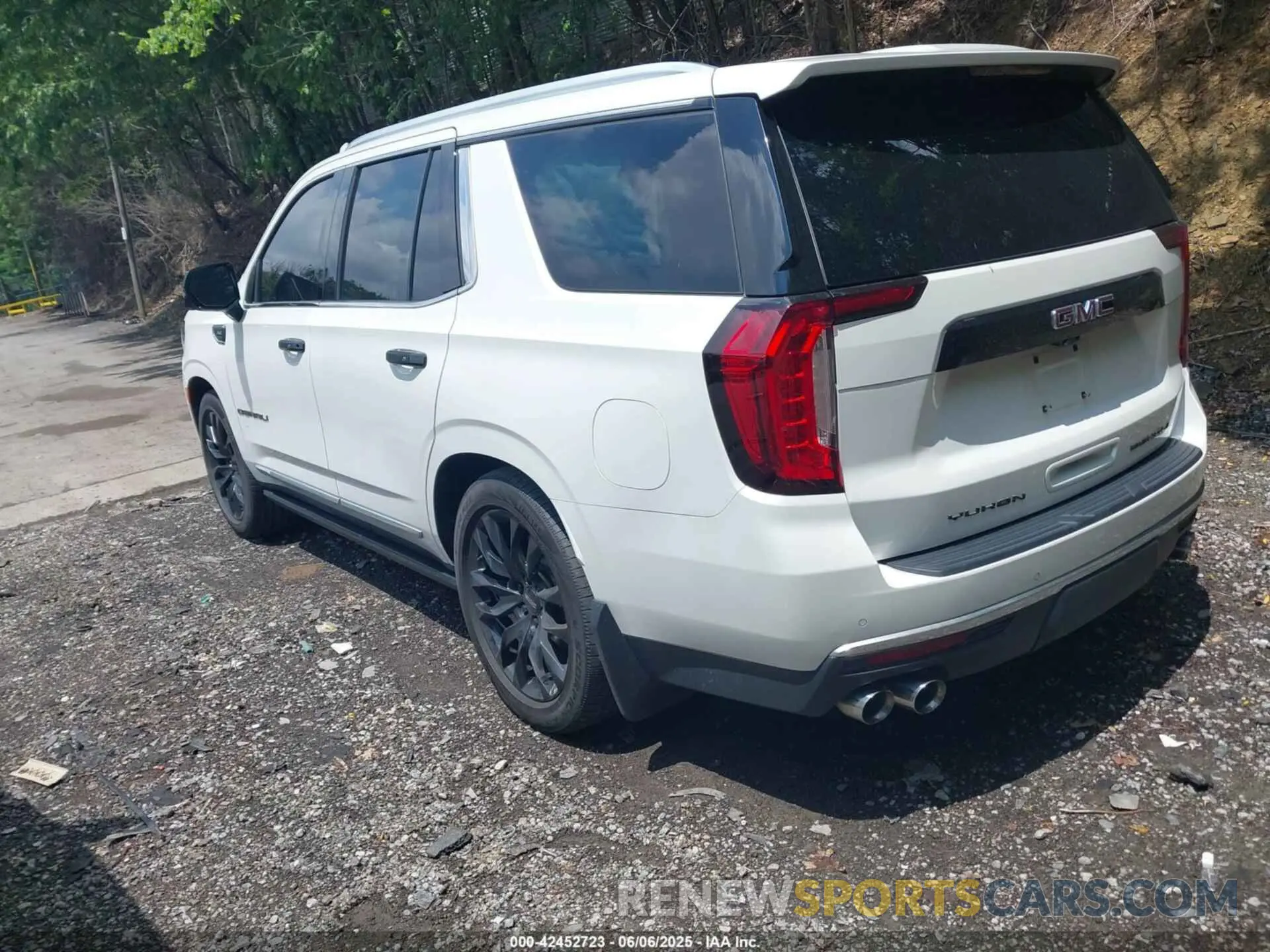3 Photograph of a damaged car 1GKS2DKL0MR150133 GMC YUKON 2021