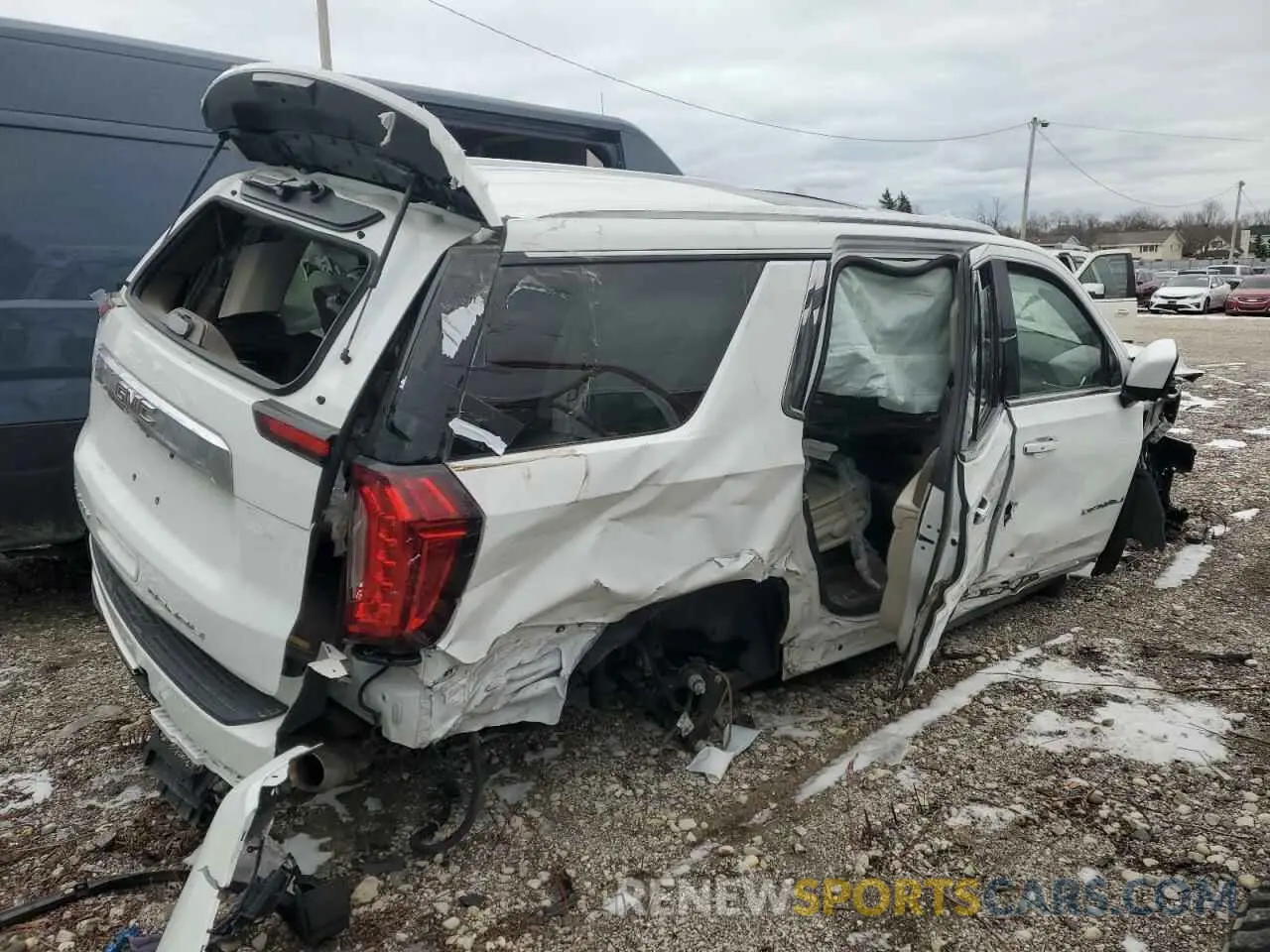 3 Photograph of a damaged car 1GKS2DKL0MR412765 GMC YUKON 2021