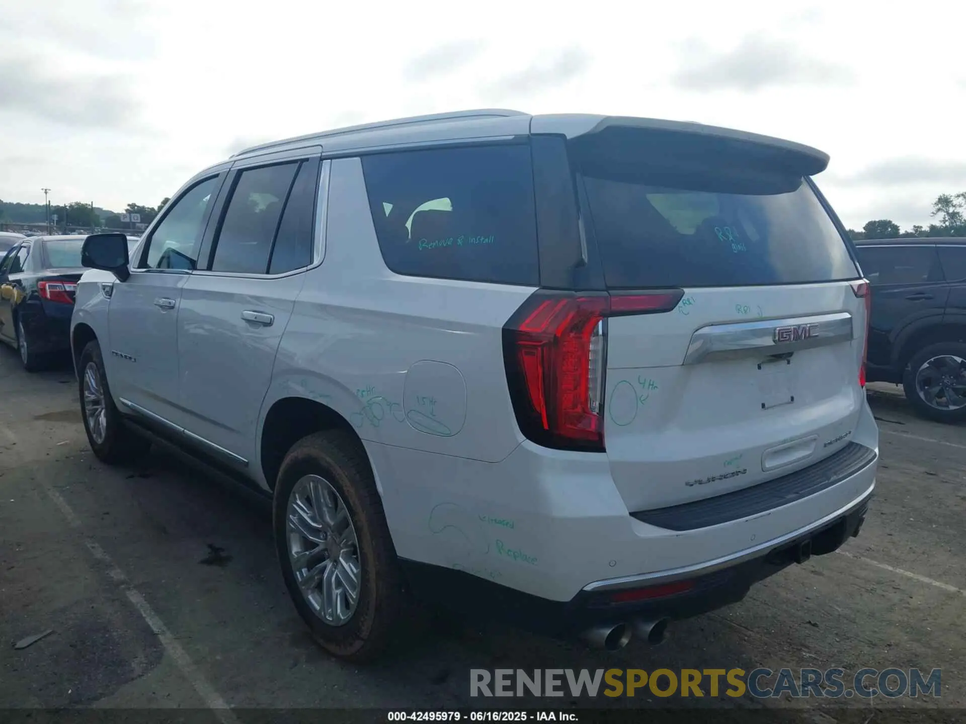 14 Photograph of a damaged car 1GKS2DKL2MR446965 GMC YUKON 2021