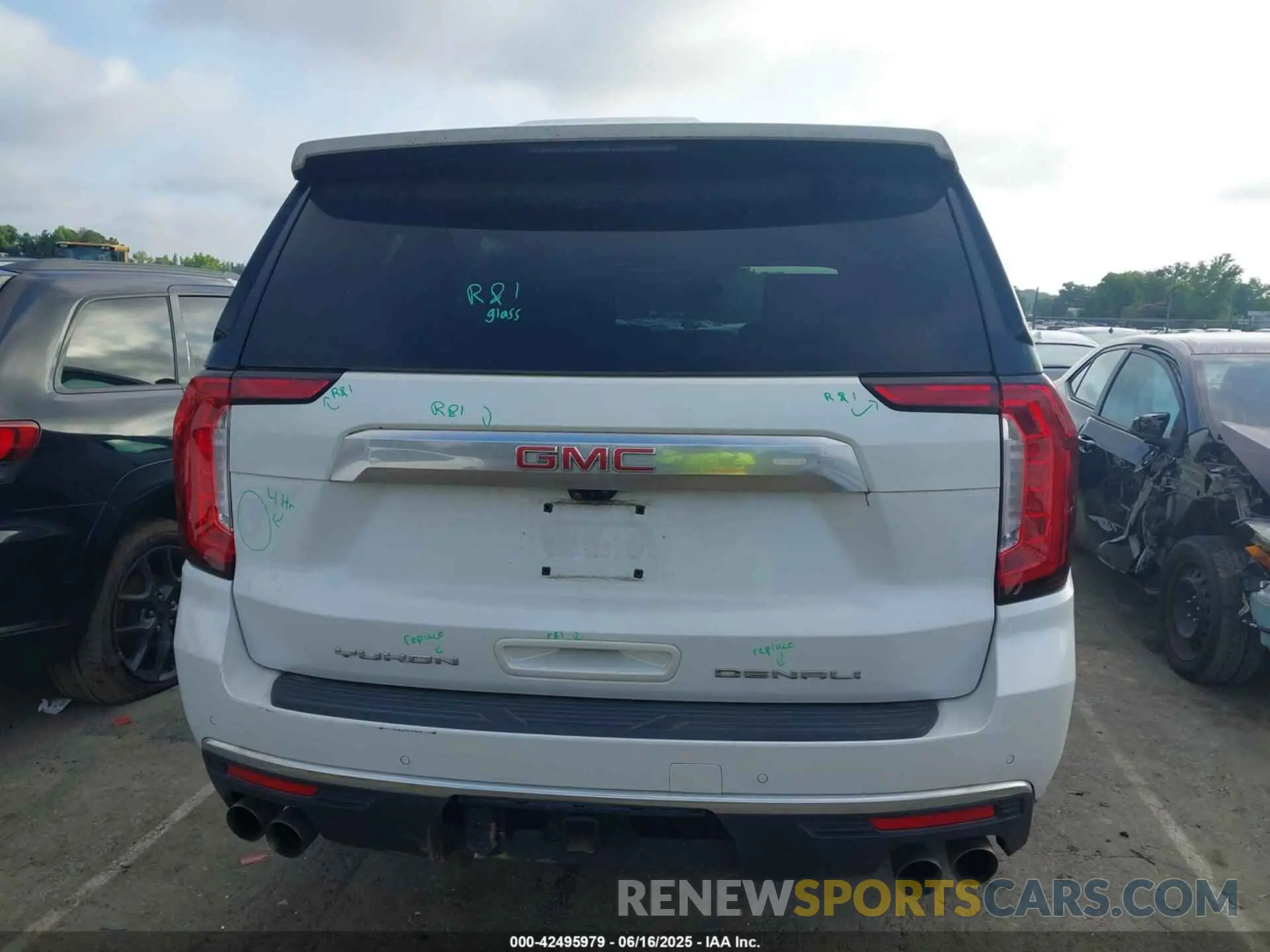 16 Photograph of a damaged car 1GKS2DKL2MR446965 GMC YUKON 2021