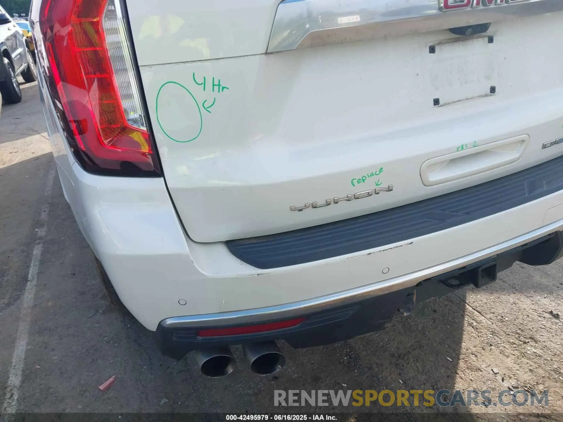 17 Photograph of a damaged car 1GKS2DKL2MR446965 GMC YUKON 2021