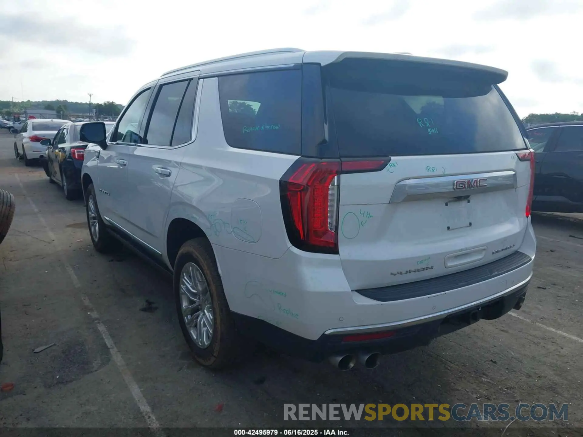 3 Photograph of a damaged car 1GKS2DKL2MR446965 GMC YUKON 2021