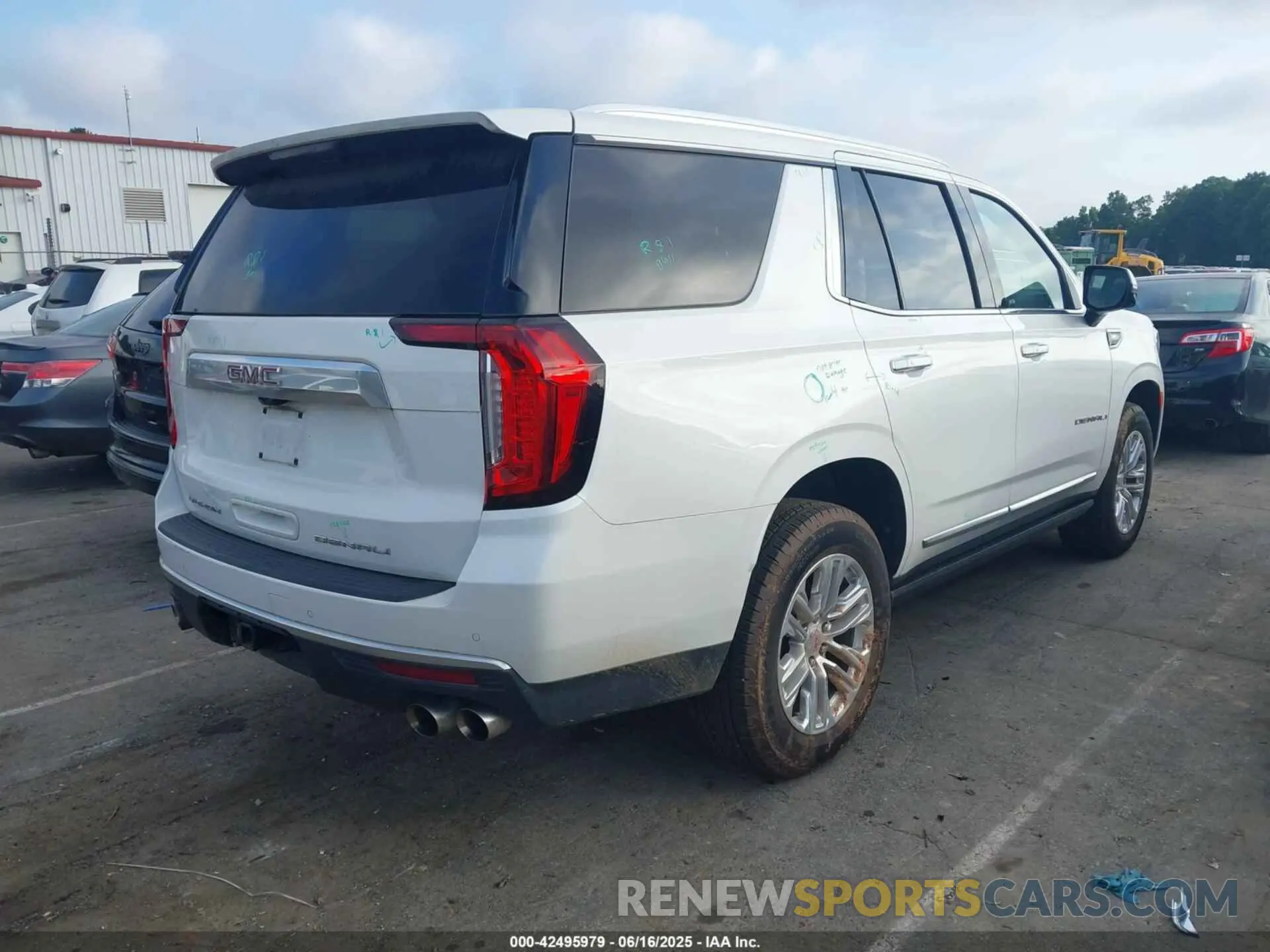 4 Photograph of a damaged car 1GKS2DKL2MR446965 GMC YUKON 2021