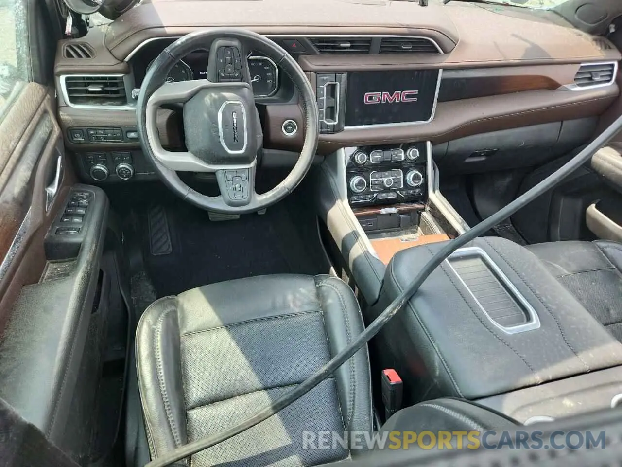 8 Photograph of a damaged car 1GKS2DKL4MR228994 GMC YUKON 2021