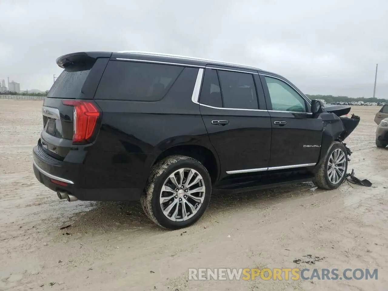 3 Photograph of a damaged car 1GKS2DKL5MR432641 GMC YUKON 2021