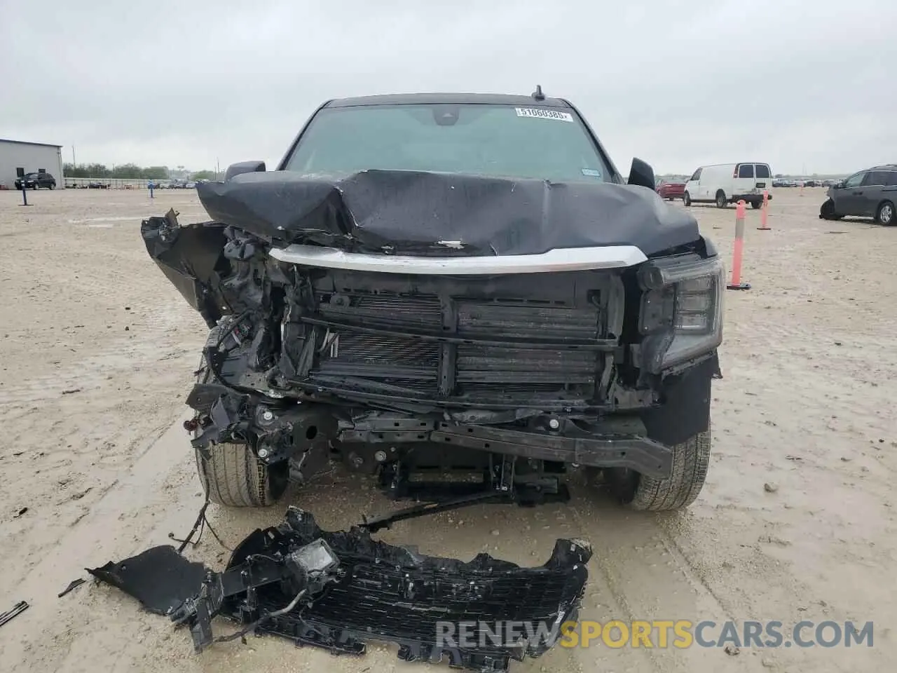 5 Photograph of a damaged car 1GKS2DKL5MR432641 GMC YUKON 2021