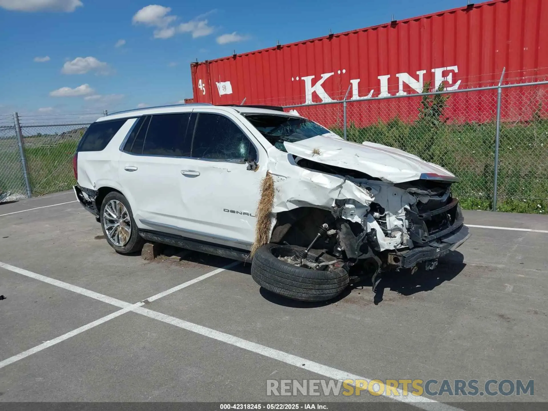 1 Photograph of a damaged car 1GKS2DKL6MR187753 GMC YUKON 2021