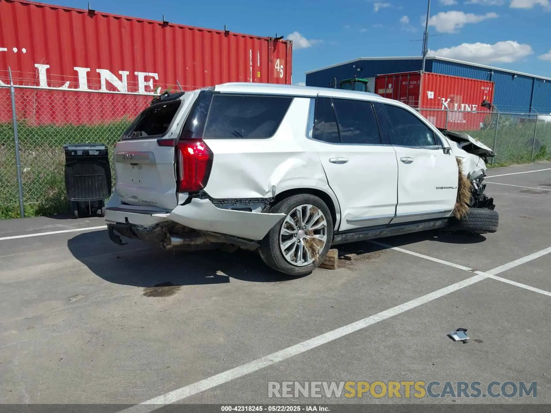 4 Photograph of a damaged car 1GKS2DKL6MR187753 GMC YUKON 2021