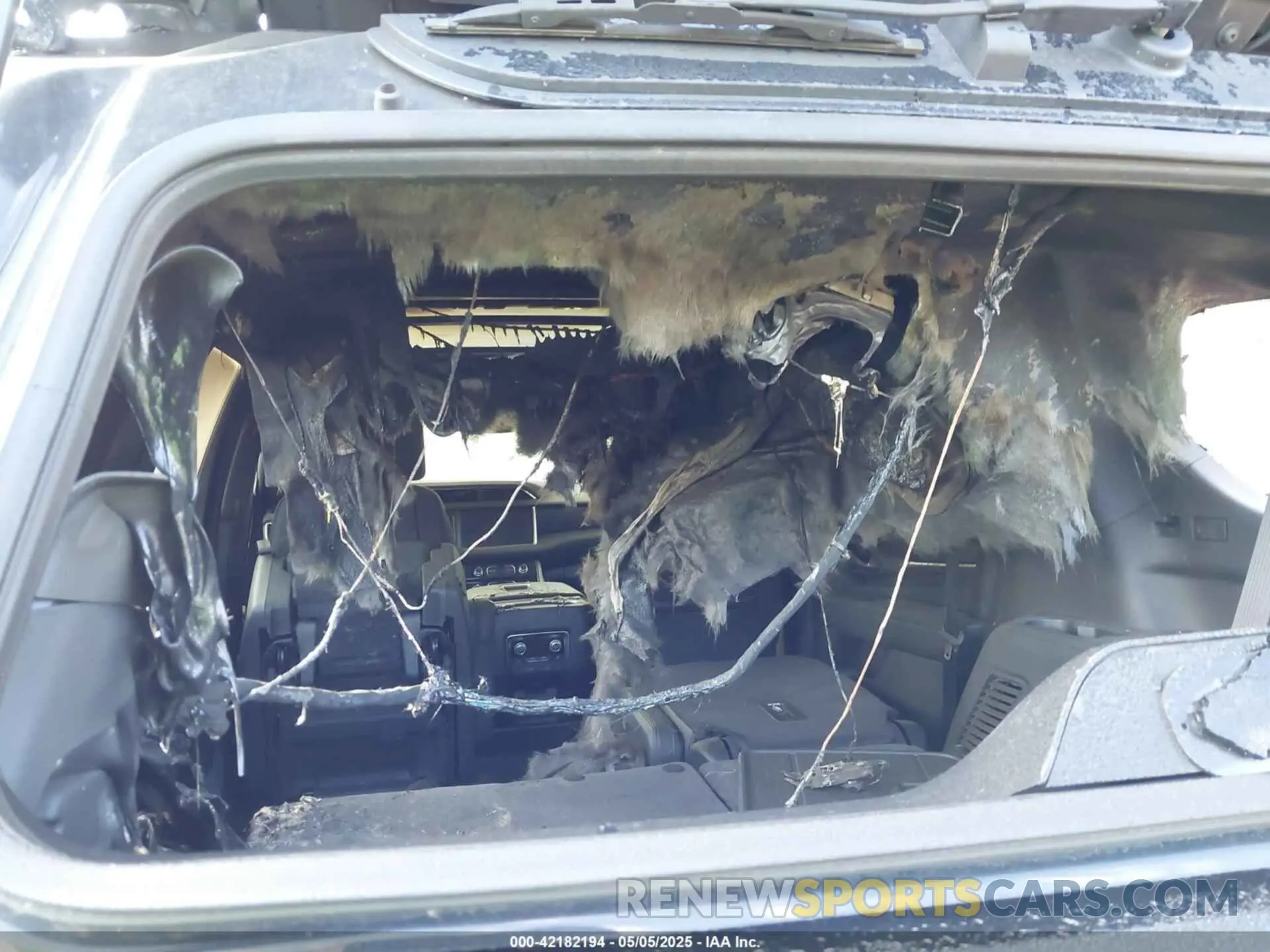 12 Photograph of a damaged car 1GKS2DKL7MR467018 GMC YUKON 2021